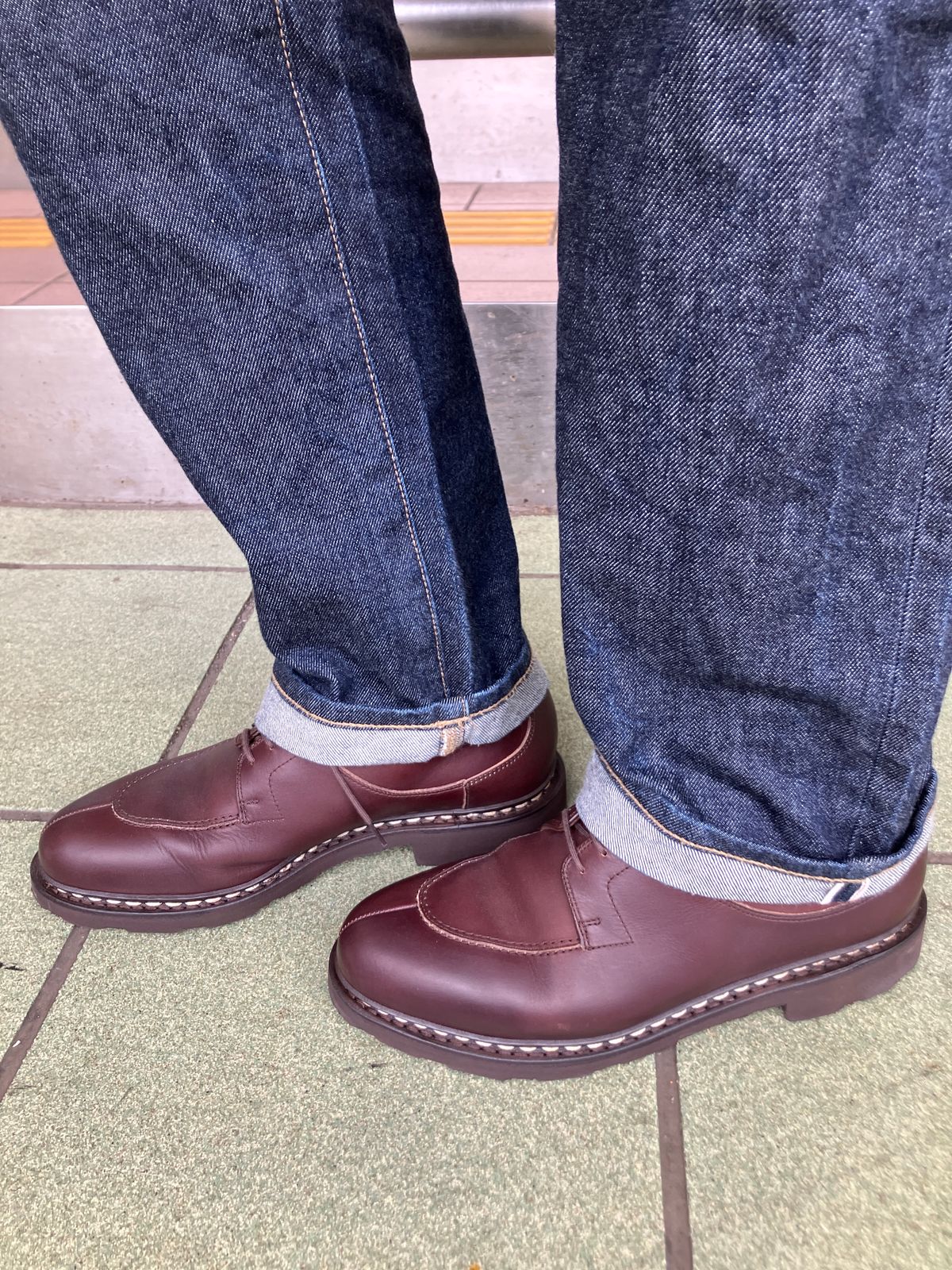 Photo by maru on June 24, 2025 of the Paraboot Avignon in Lisse Cafe.