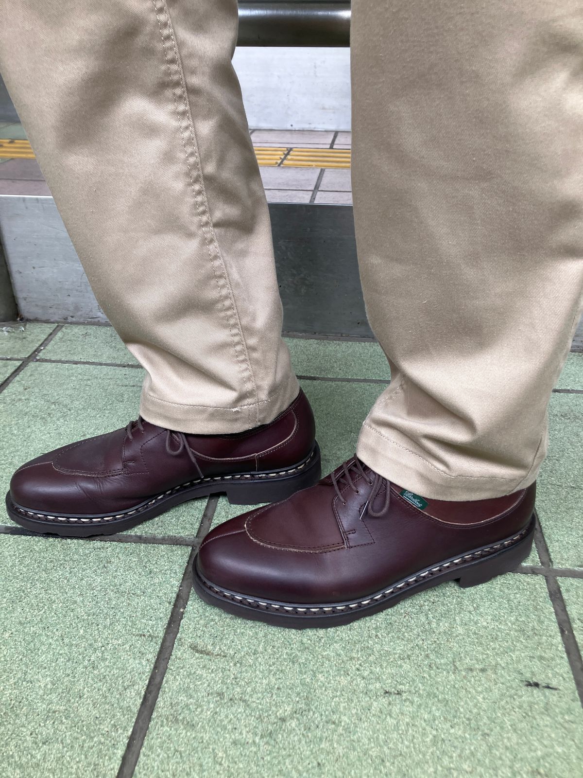 Photo by maru on June 20, 2025 of the Paraboot Avignon in Lisse Cafe.