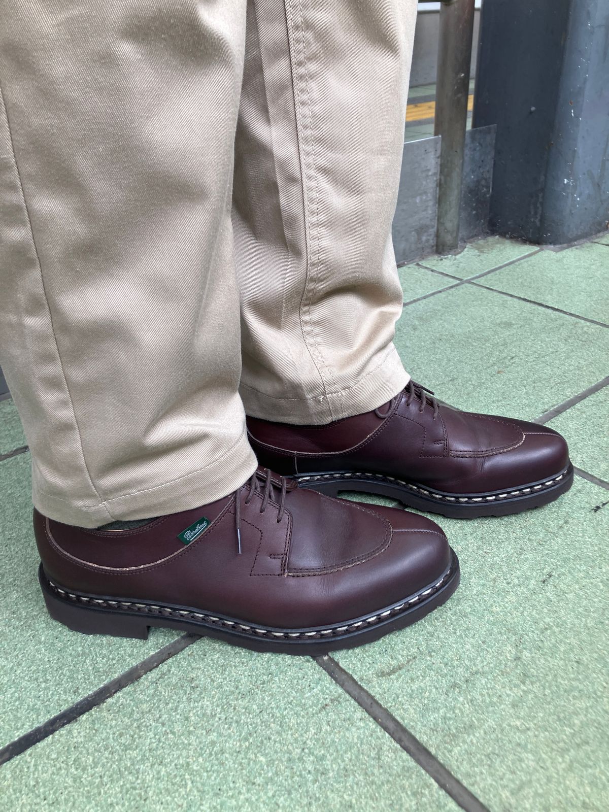 Photo by maru on June 20, 2025 of the Paraboot Avignon in Lisse Cafe.
