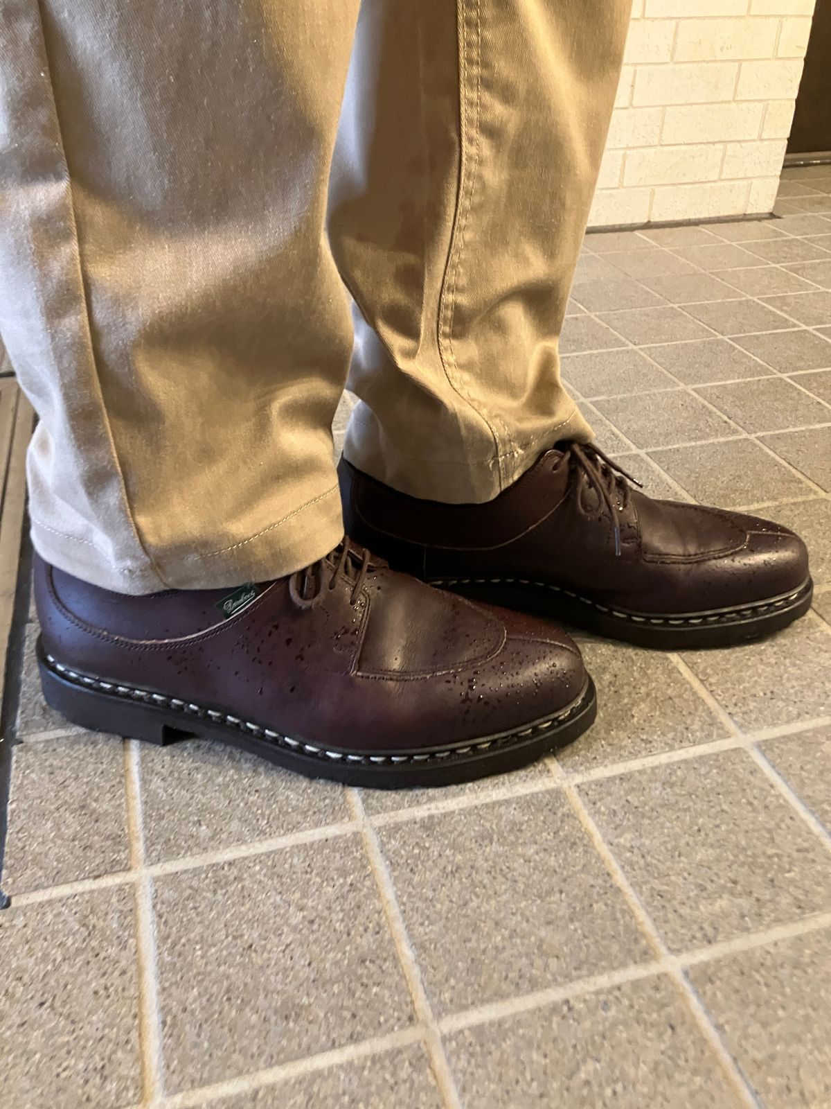 Photo by maru on July 15, 2025 of the Paraboot Avignon in Lisse Cafe.
