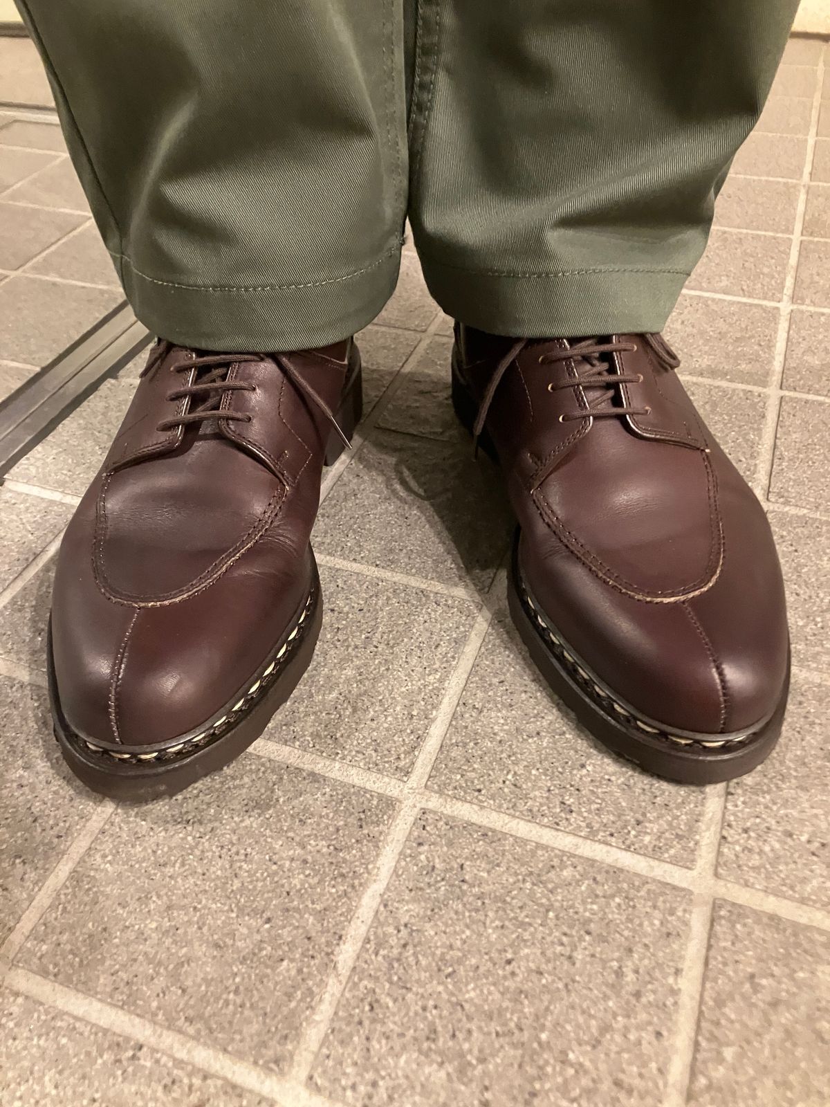 Photo by maru on June 12, 2025 of the Paraboot Avignon in Lisse Cafe.