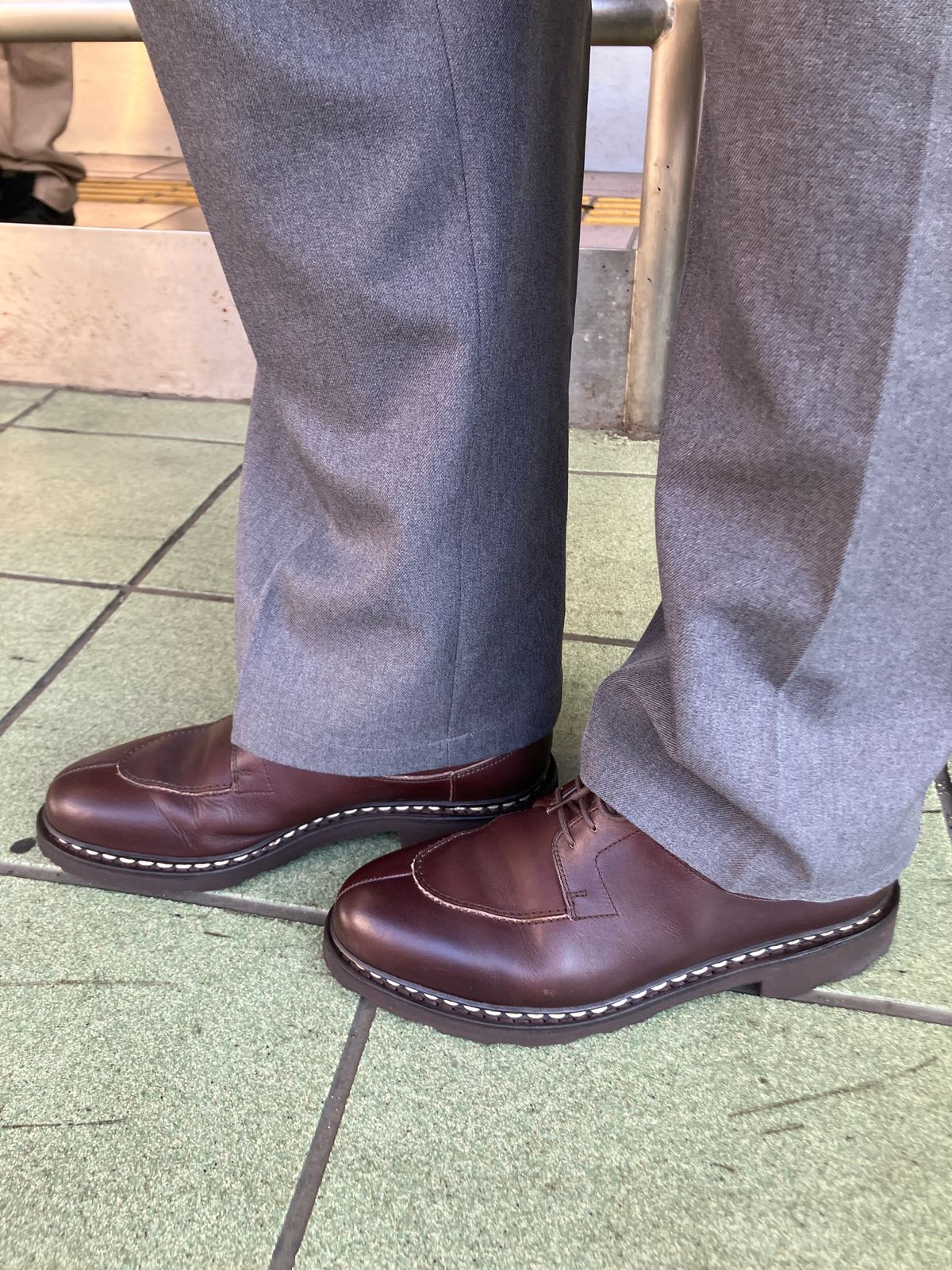 Photo by maru on July 24, 2025 of the Paraboot Avignon in Lisse Cafe.