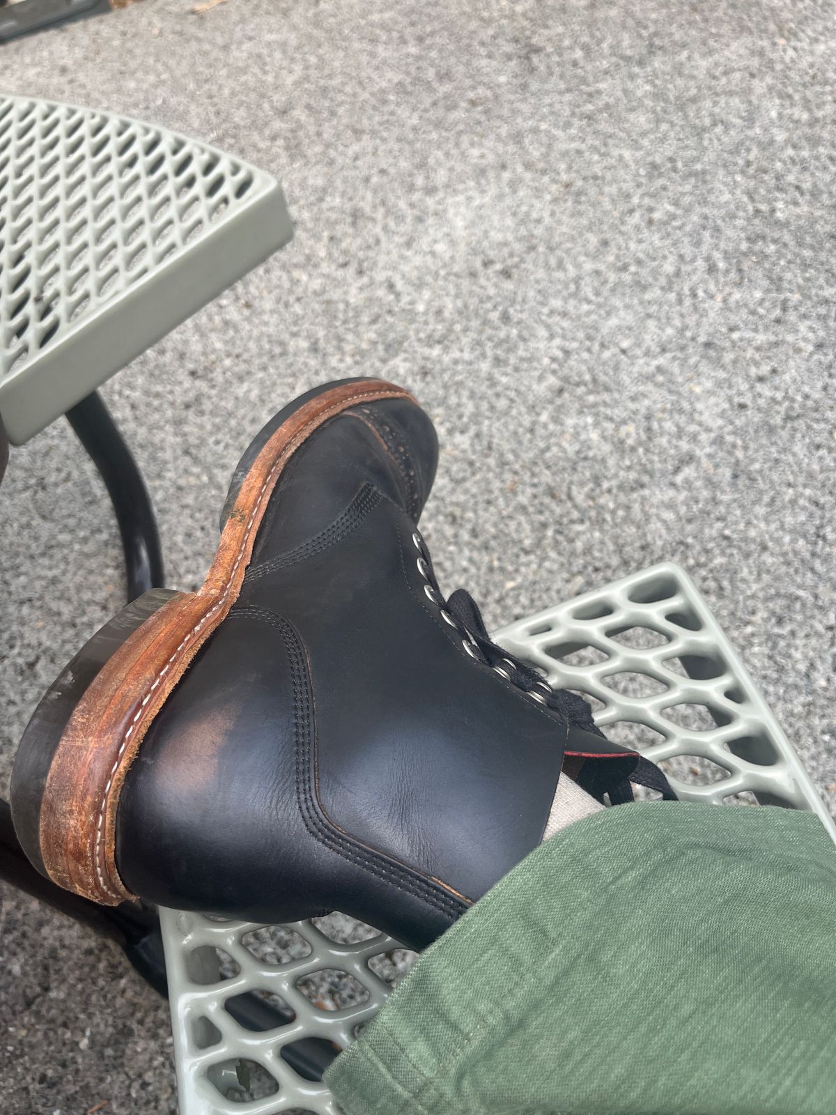 Photo by LA999 on August 27, 2025 of the Oak Street Bootmakers Field Boot in Horween Black Teacore Chromexcel & Horween Black Chromexcel.