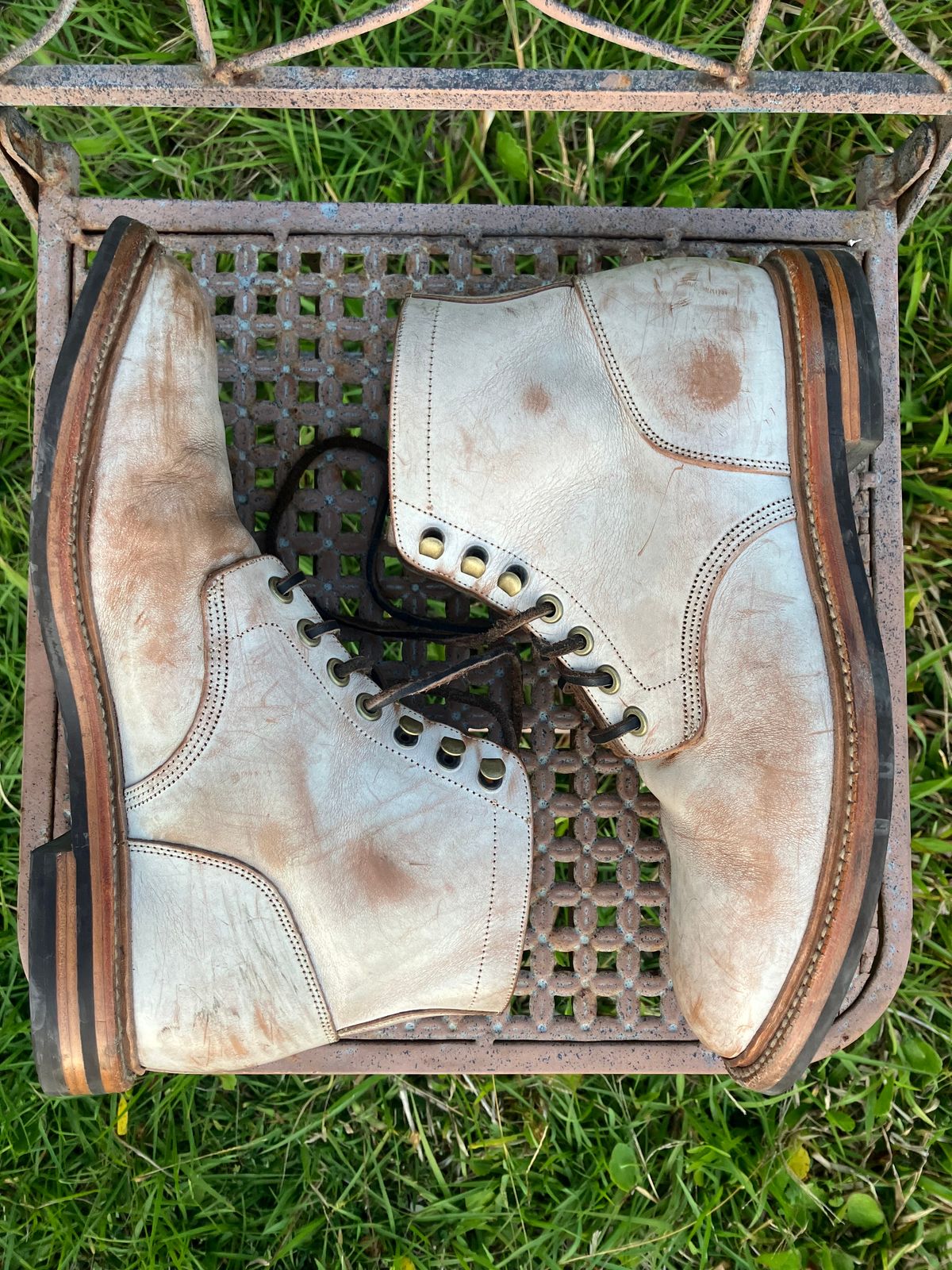 Photo by idestroyboots on April 20, 2025 of the Grant Stone Diesel Boot in Conceria Walpier Ghost Buttero.