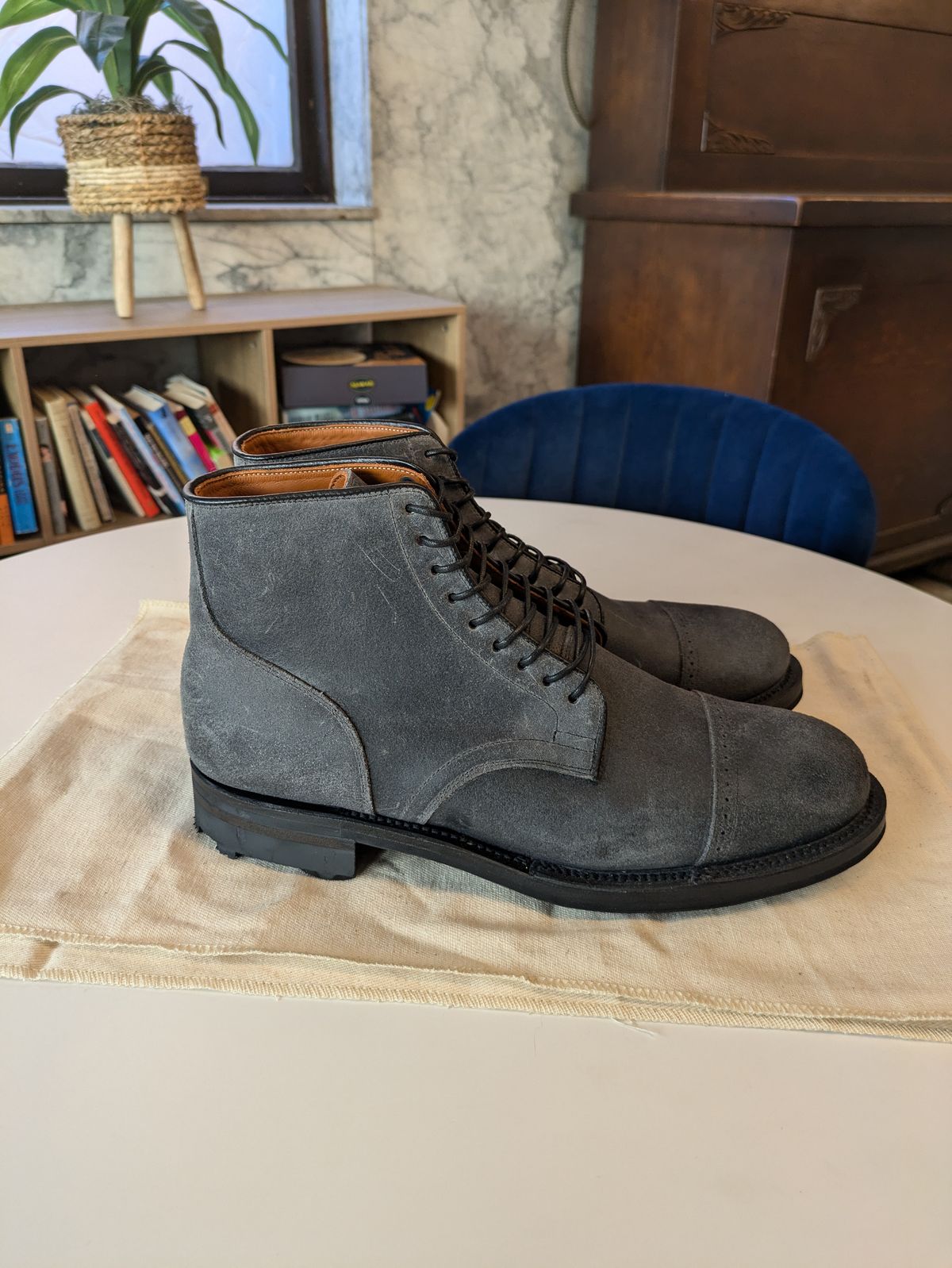 Photo by Mouse on November 10, 2024 of the Viberg Service Boot BCT in C.F. Stead Charcoal Waxy Commander.