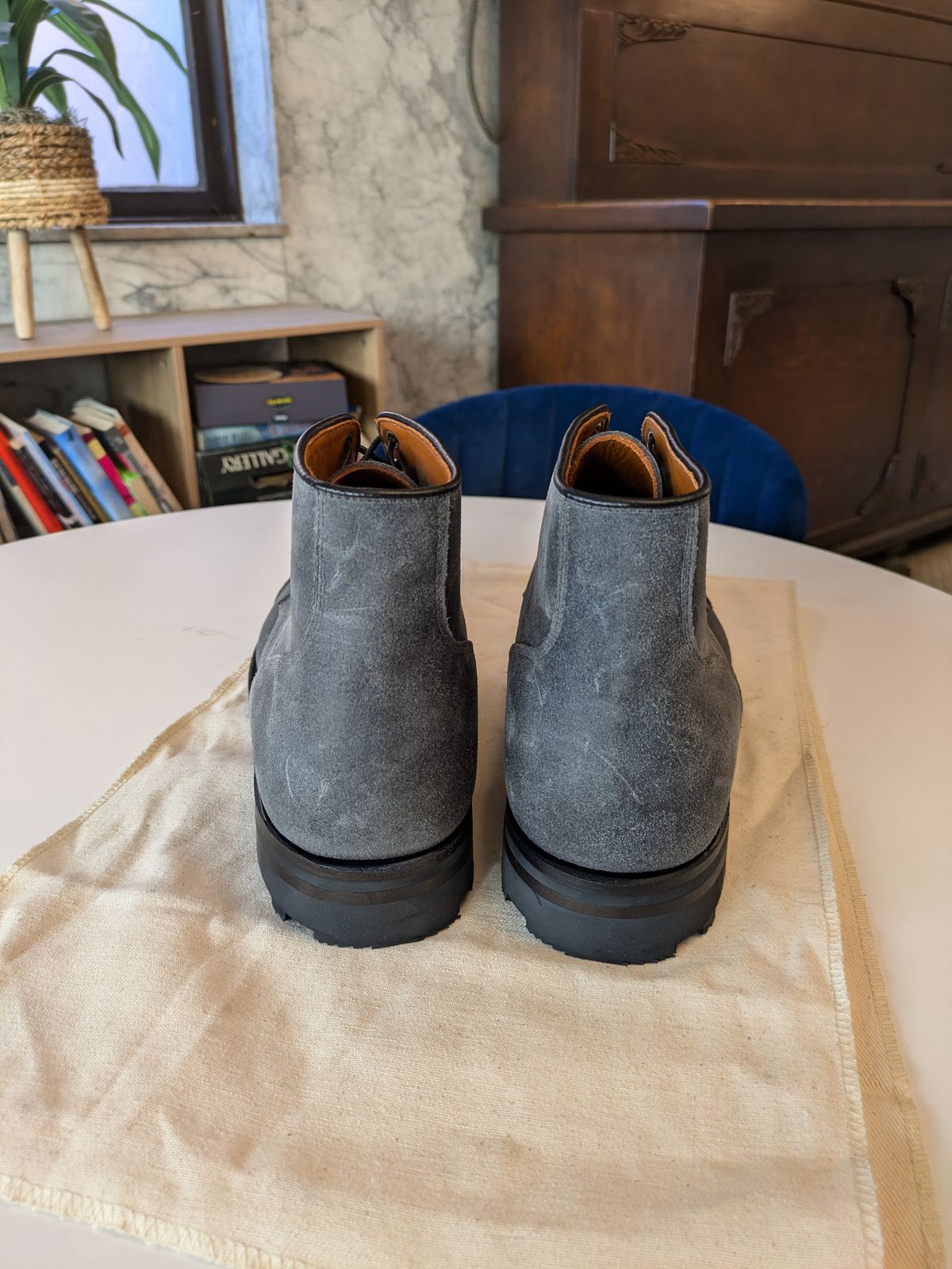 Photo by Mouse on November 10, 2024 of the Viberg Service Boot BCT in C.F. Stead Charcoal Waxy Commander.