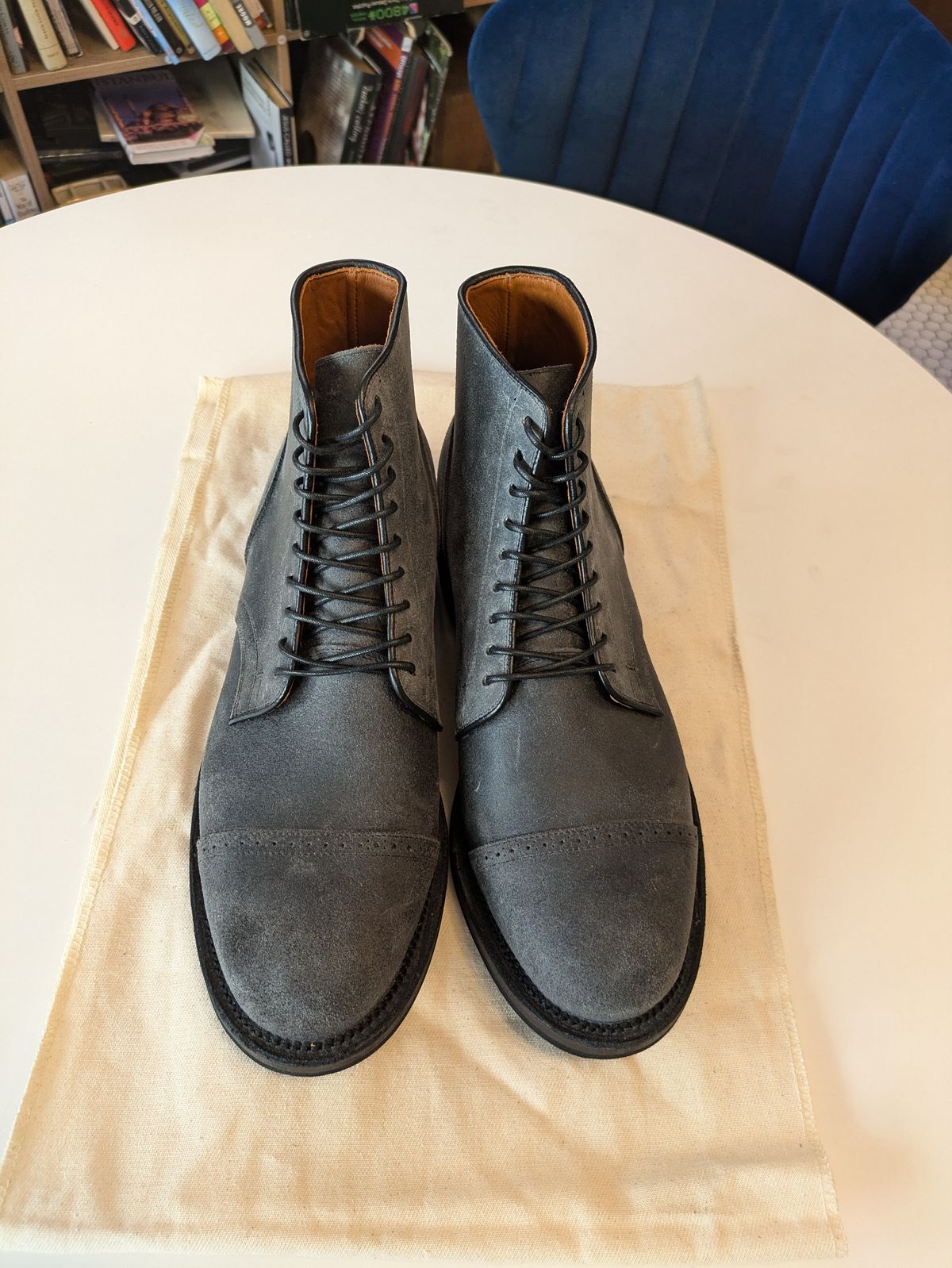 Photo by Mouse on November 10, 2024 of the Viberg Service Boot BCT in C.F. Stead Charcoal Waxy Commander.