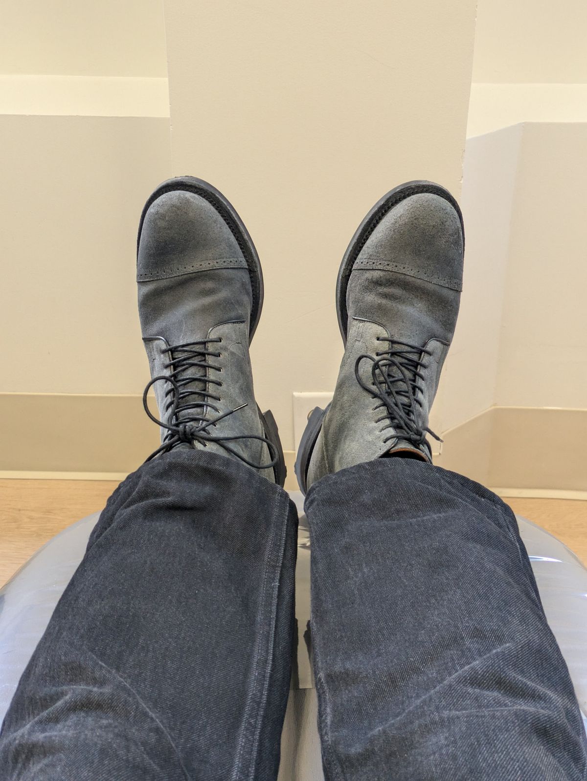 Photo by Mouse on December 9, 2024 of the Viberg Service Boot BCT in C.F. Stead Charcoal Waxy Commander.