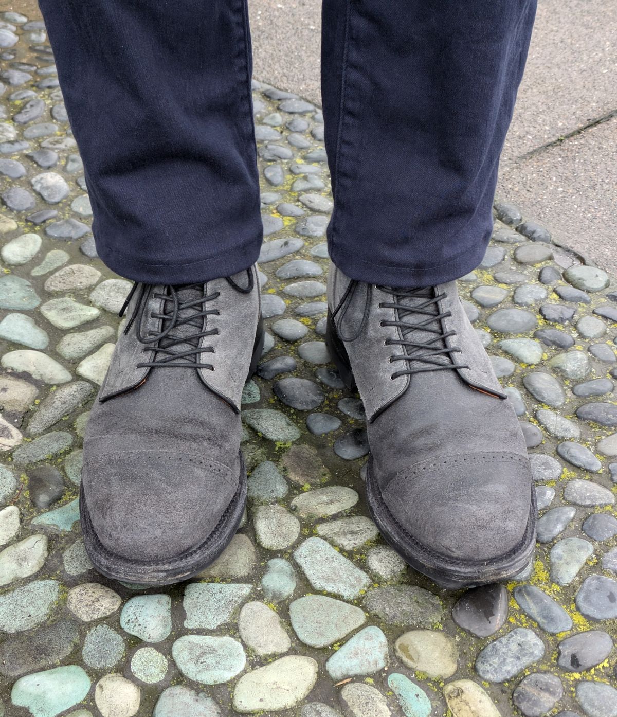 Photo by Mouse on December 26, 2024 of the Viberg Service Boot BCT in C.F. Stead Charcoal Waxy Commander.