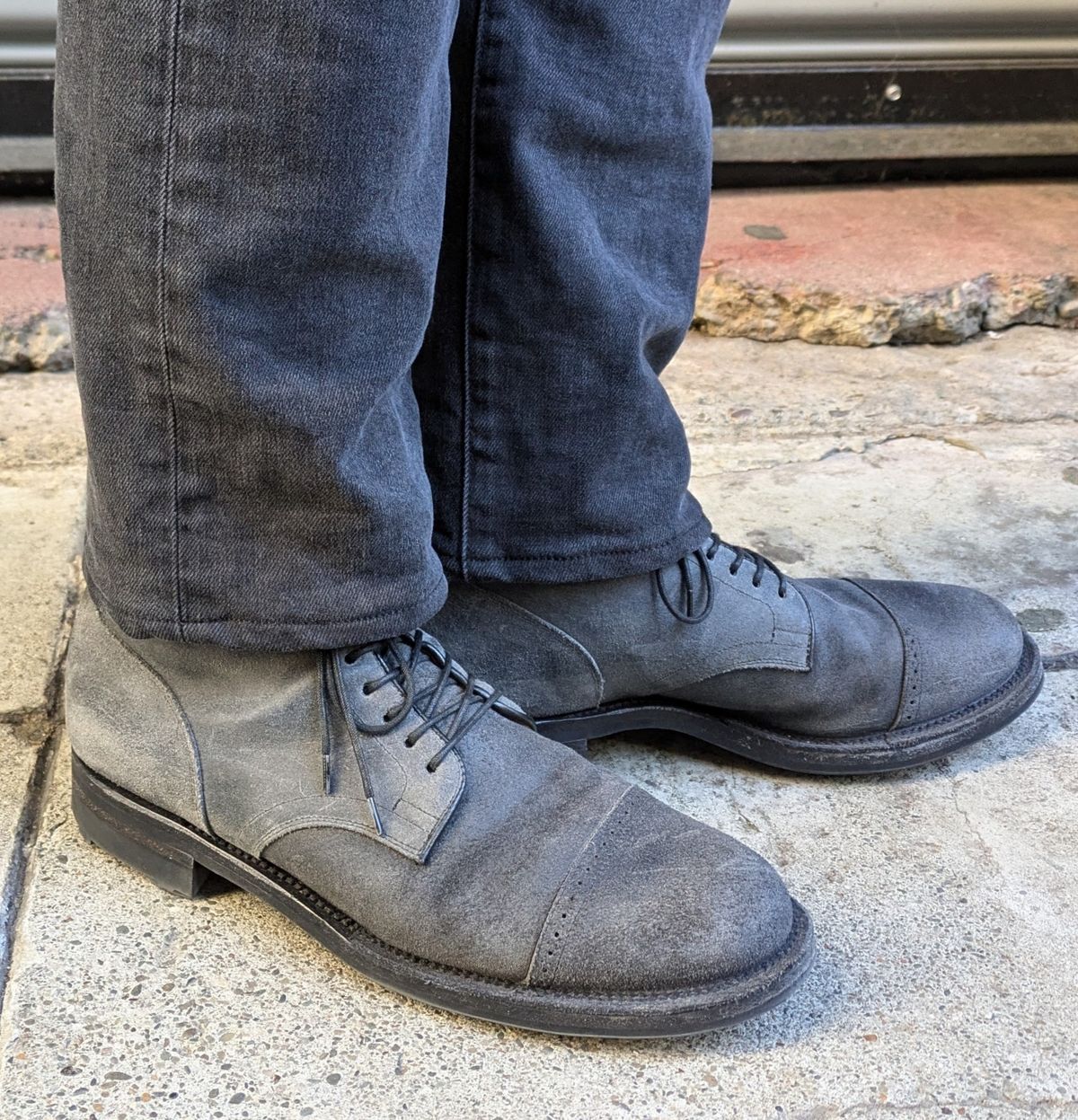 Photo by Mouse on January 24, 2025 of the Viberg Service Boot BCT in C.F. Stead Charcoal Waxy Commander.