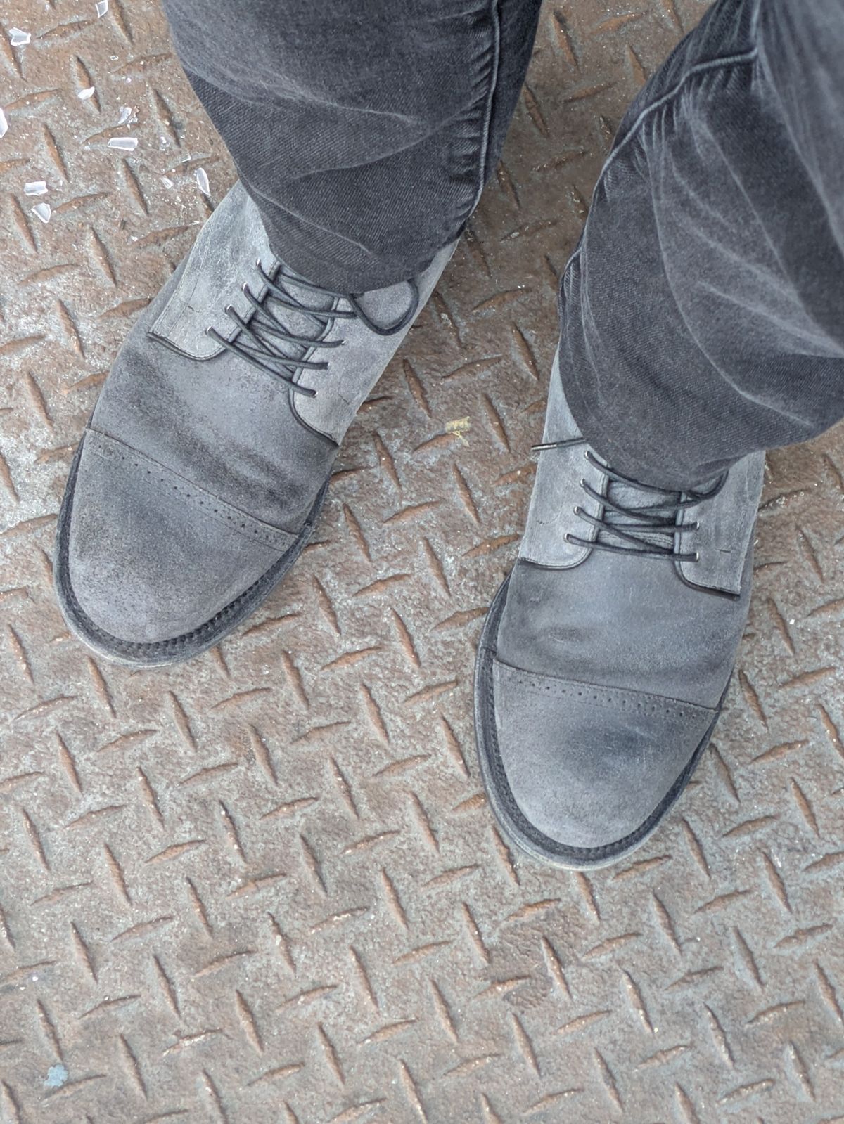 Photo by Mouse on March 10, 2025 of the Viberg Service Boot BCT in C.F. Stead Charcoal Waxy Commander.