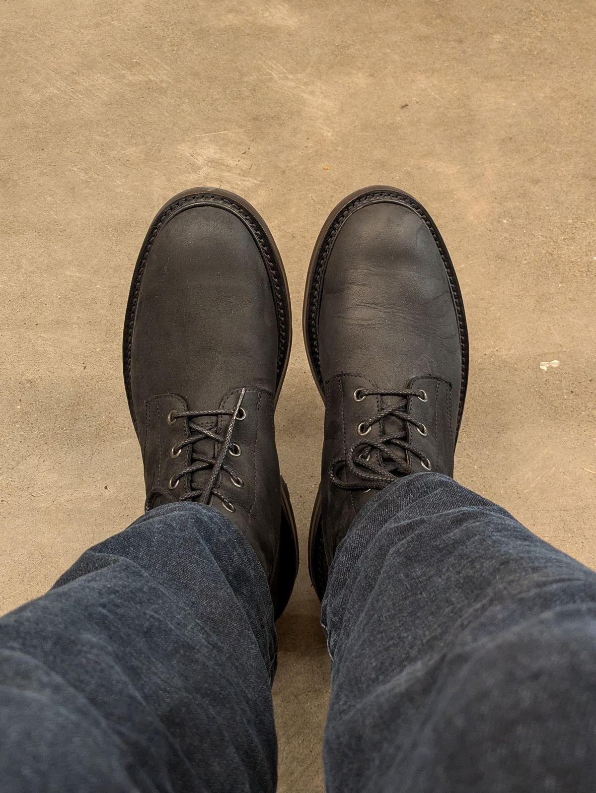 Photo by Mouse on December 29, 2024 of the Tricker's Bernwood in Horween Black Chamois.