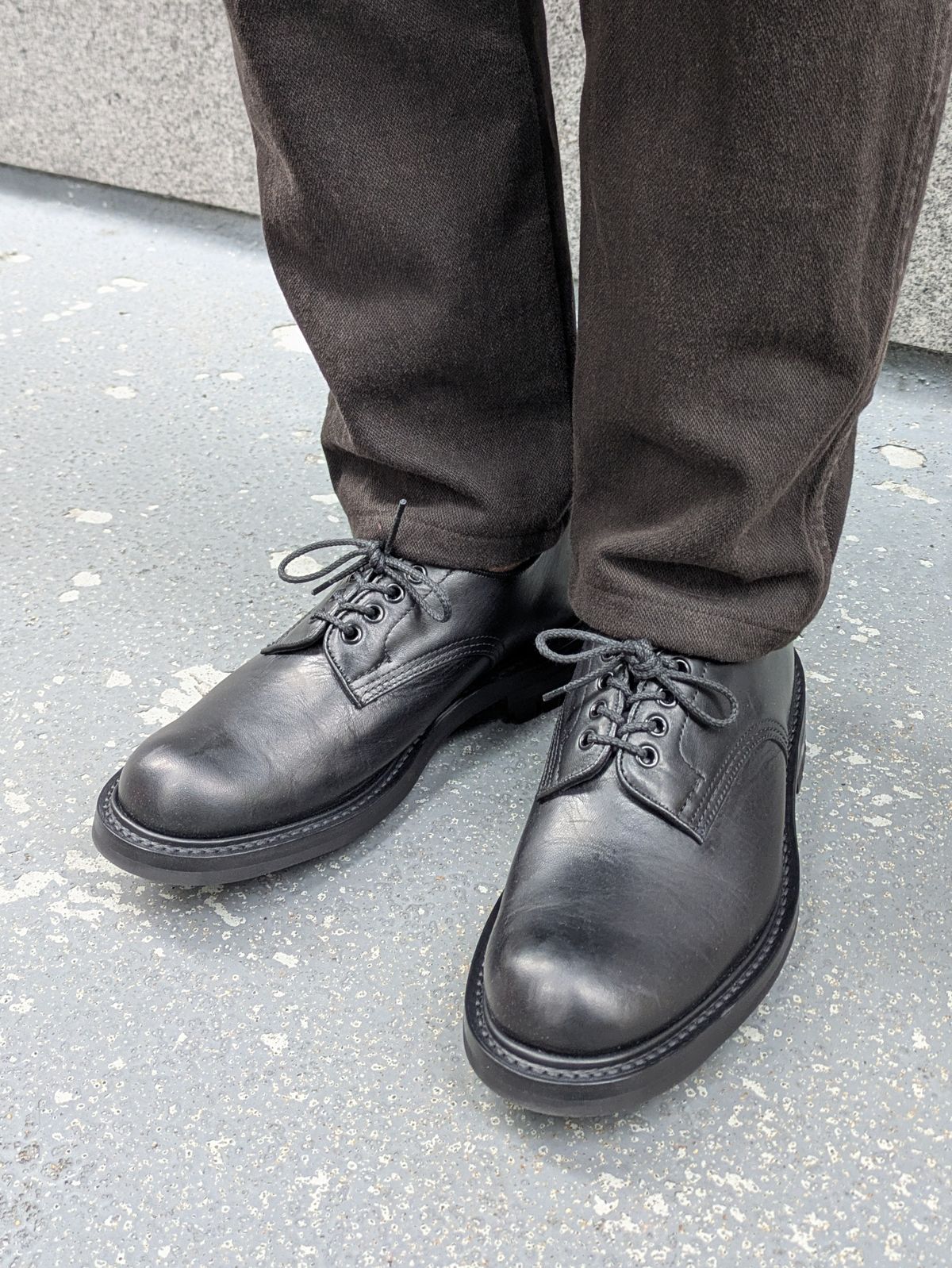 Photo by Mouse on April 15, 2025 of the Tricker's Daniel Tramping Shoe in Black Washed Horsehide.