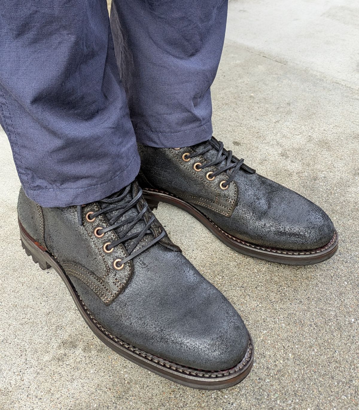 Photo by Mouse on March 28, 2025 of the Truman Plain Toe Boot in Seidel Black Oil Tan Roughout.