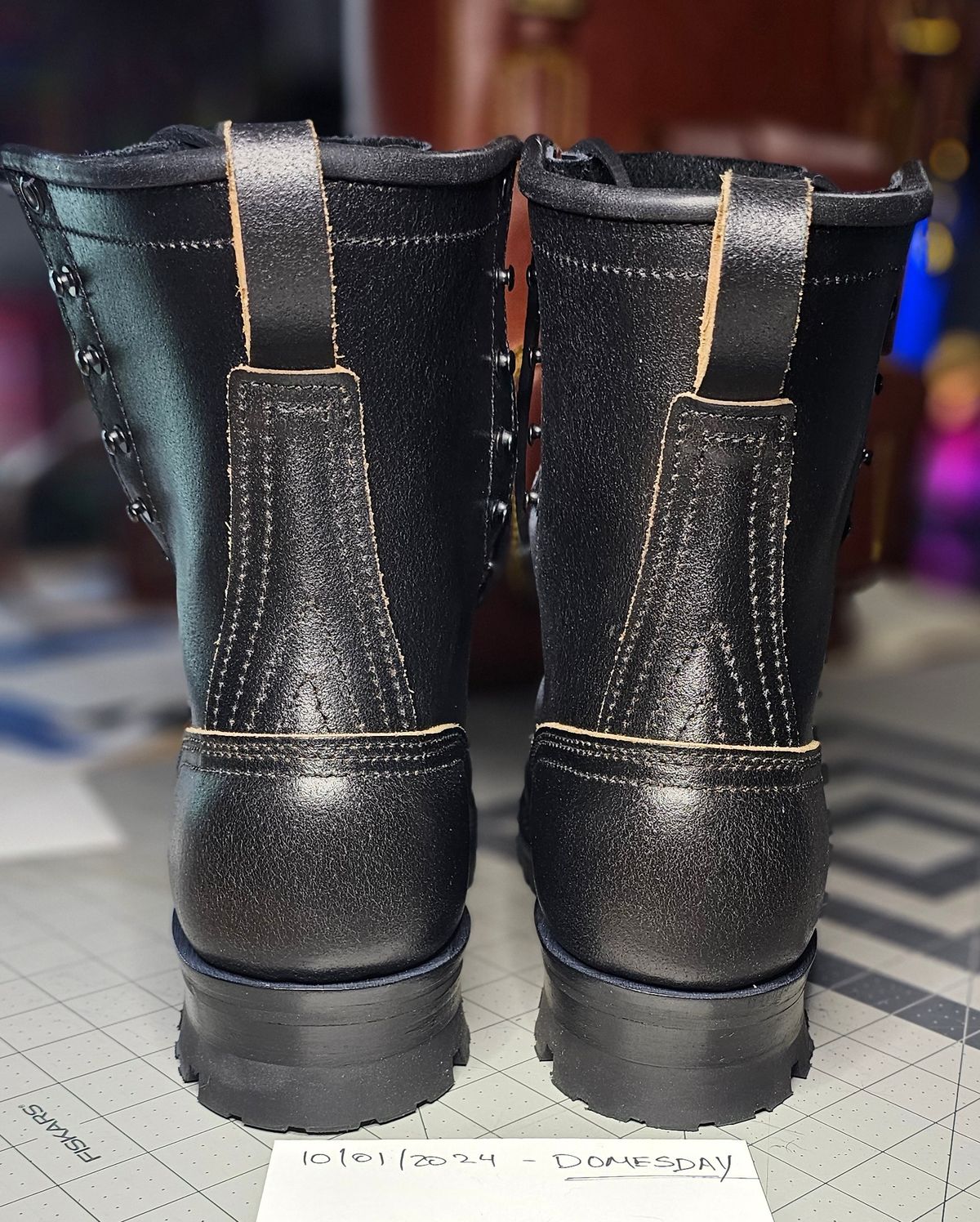 Photo by superkirbz13 on October 1, 2024 of the Nicks MTO in Horween Black Waxed Flesh.