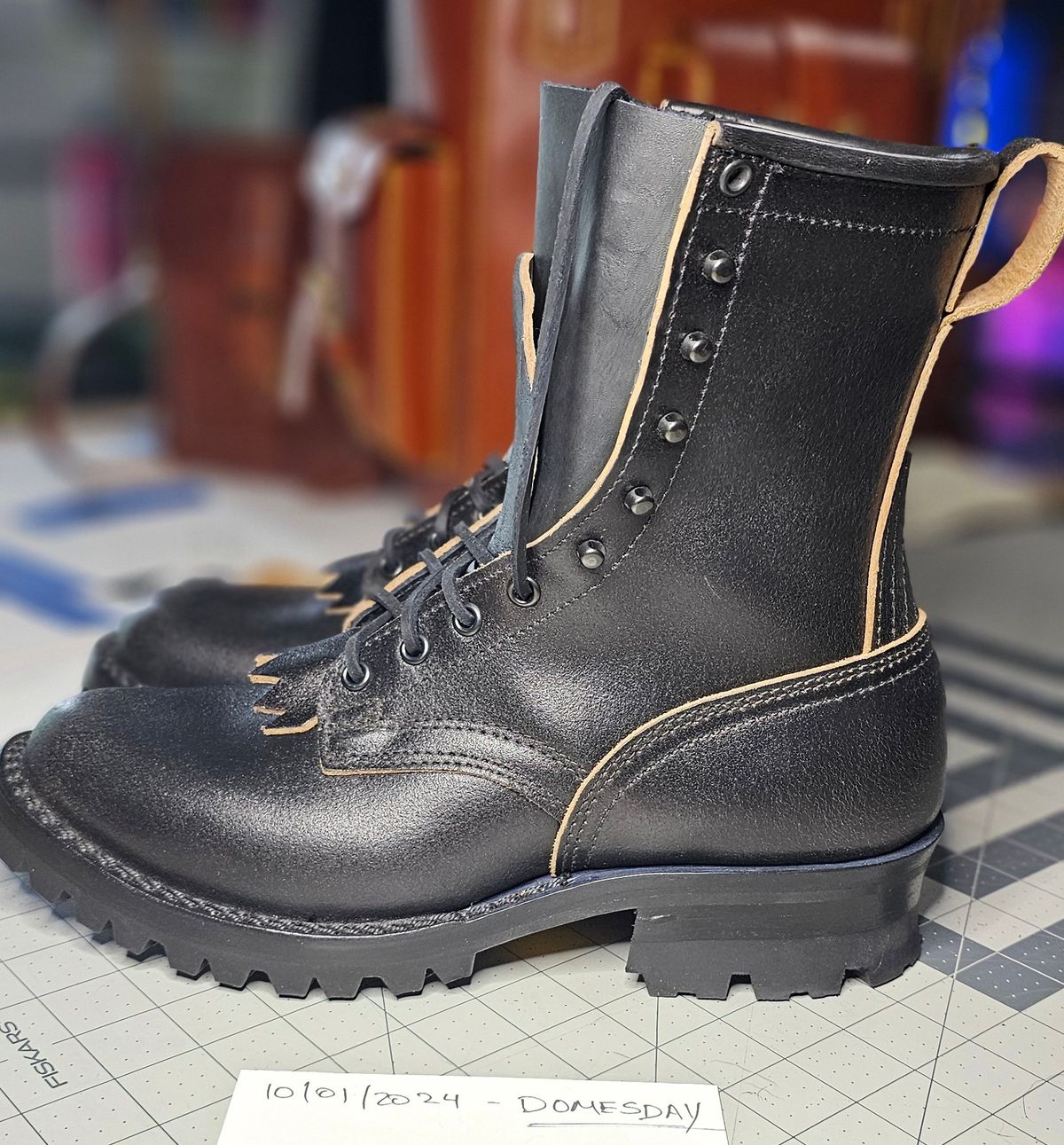 Photo by superkirbz13 on October 1, 2024 of the Nicks MTO in Horween Black Waxed Flesh.