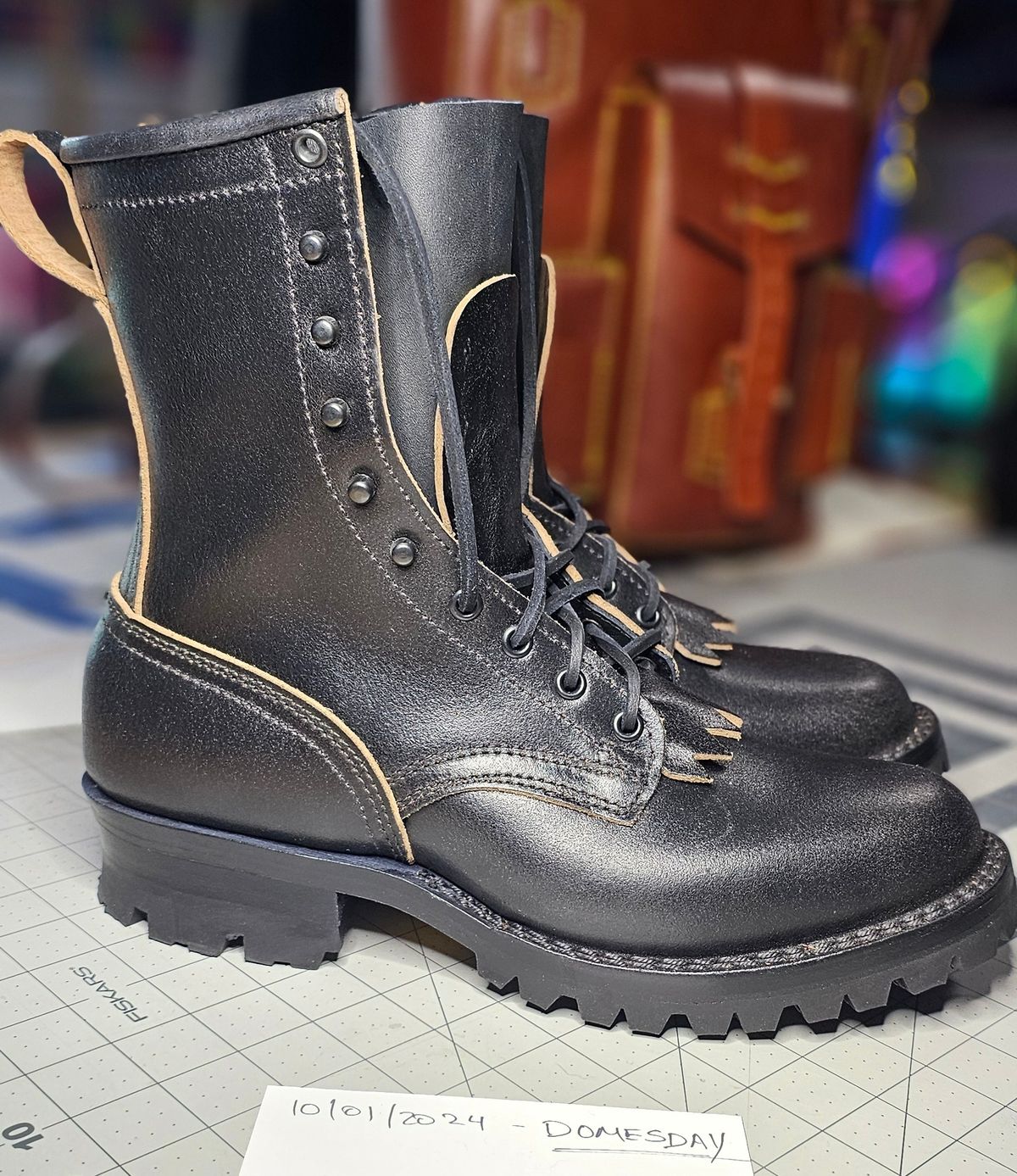 Photo by superkirbz13 on October 1, 2024 of the Nicks MTO in Horween Black Waxed Flesh.