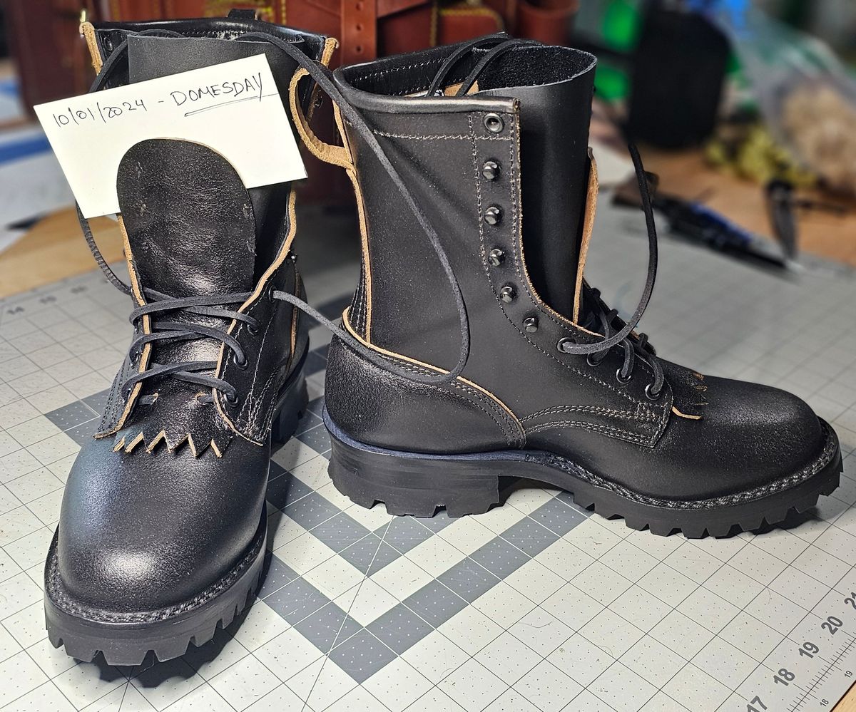 Photo by superkirbz13 on October 1, 2024 of the Nicks MTO in Horween Black Waxed Flesh.