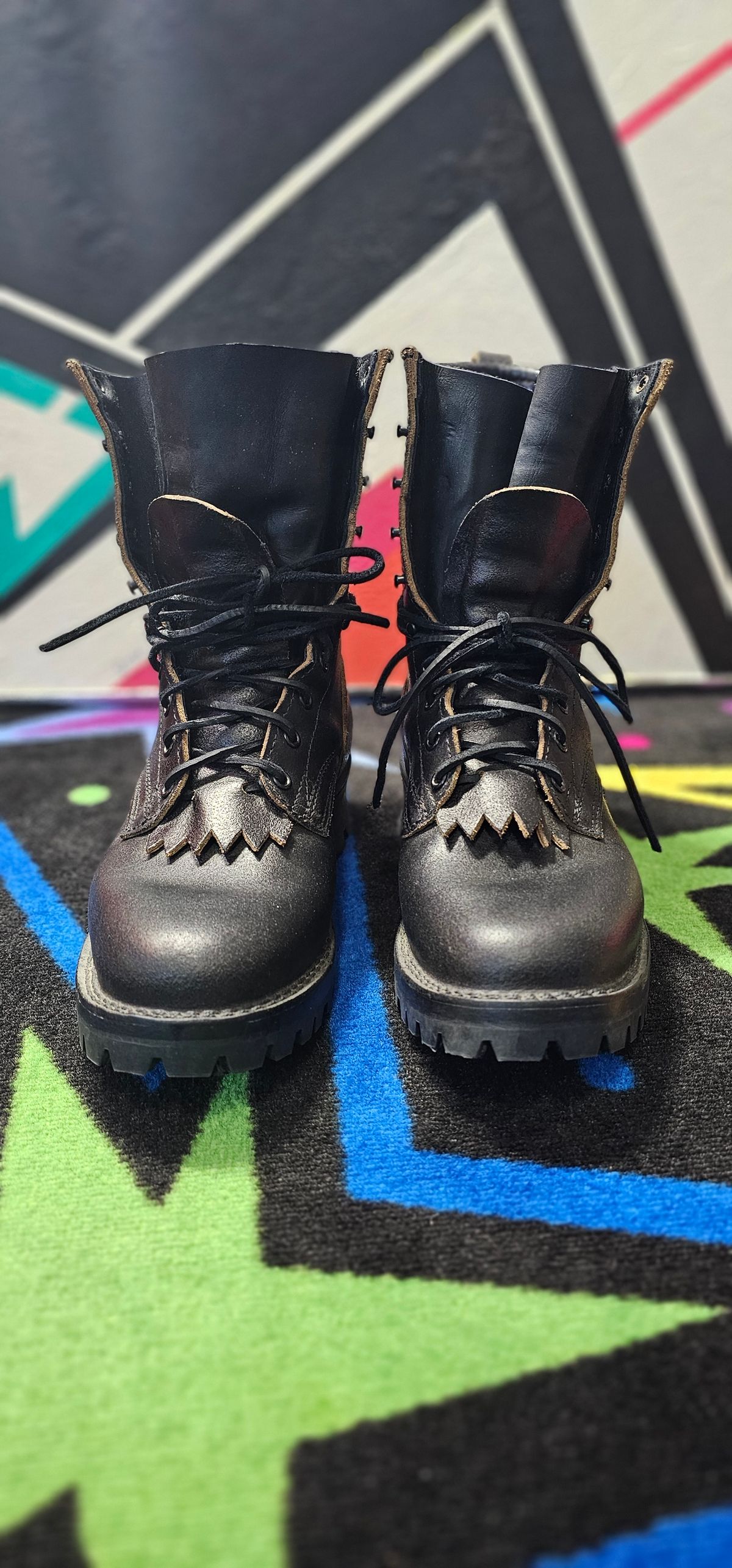 Photo by superkirbz13 on November 3, 2024 of the Nicks MTO in Horween Black Waxed Flesh.