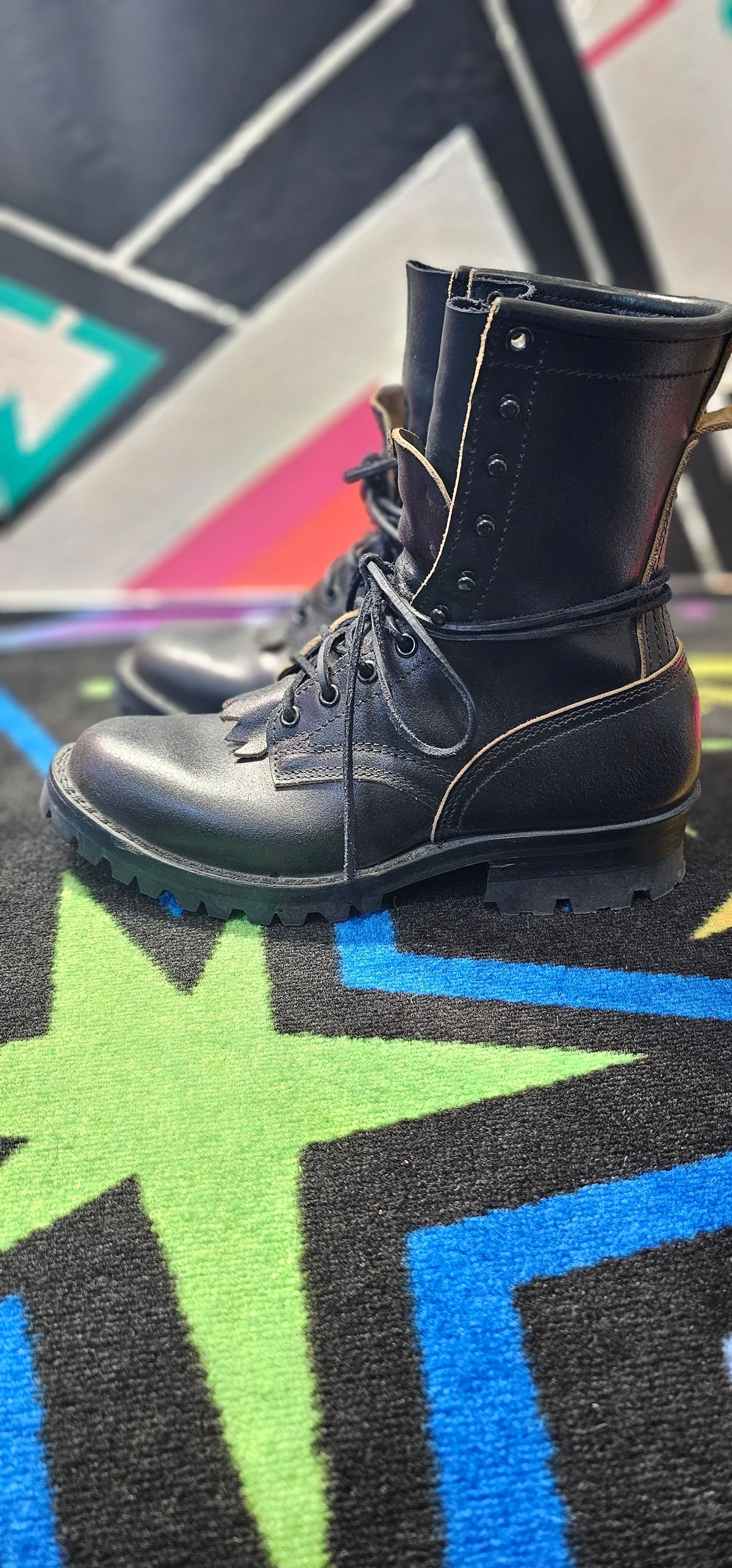 Photo by superkirbz13 on November 3, 2024 of the Nicks MTO in Horween Black Waxed Flesh.