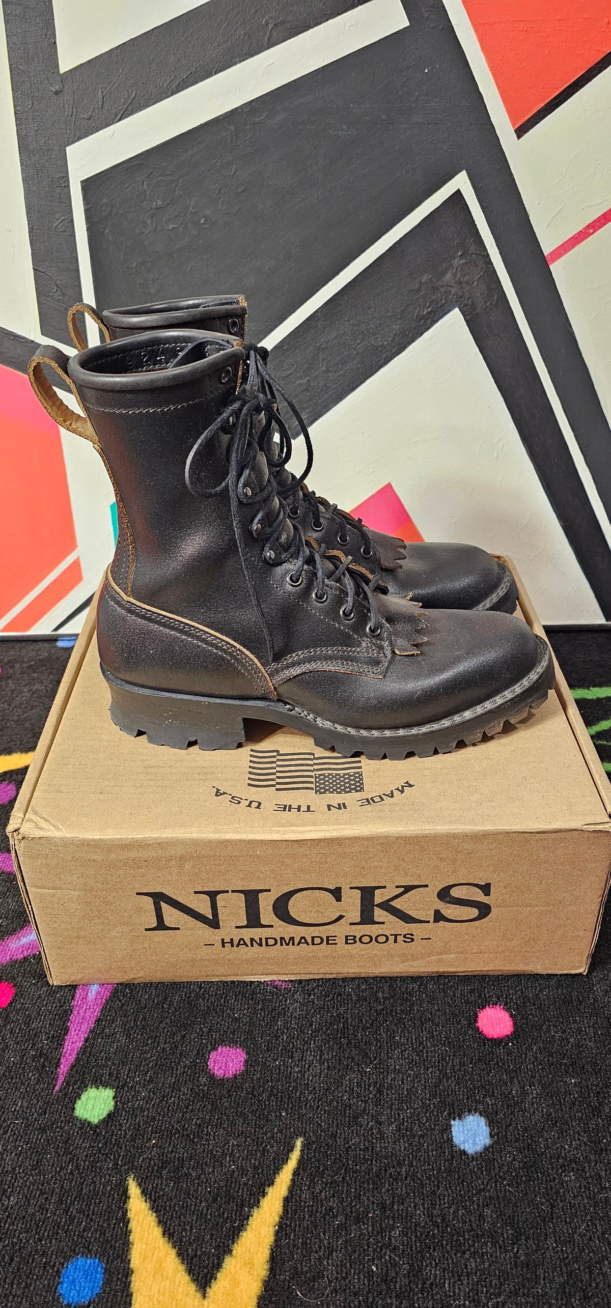 Photo by superkirbz13 on December 5, 2024 of the Nicks MTO in Horween Black Waxed Flesh.