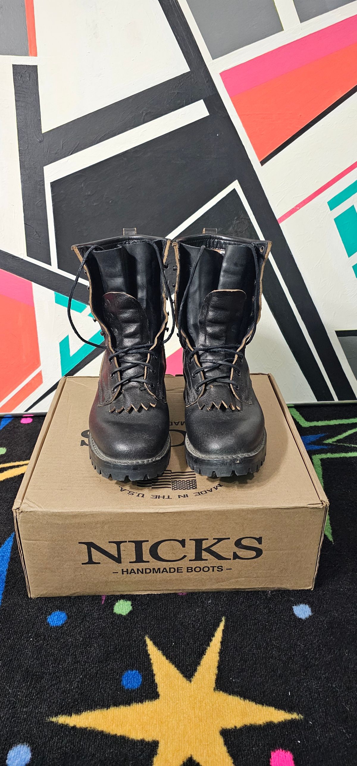 Photo by superkirbz13 on January 5, 2025 of the Nicks MTO in Horween Black Waxed Flesh.