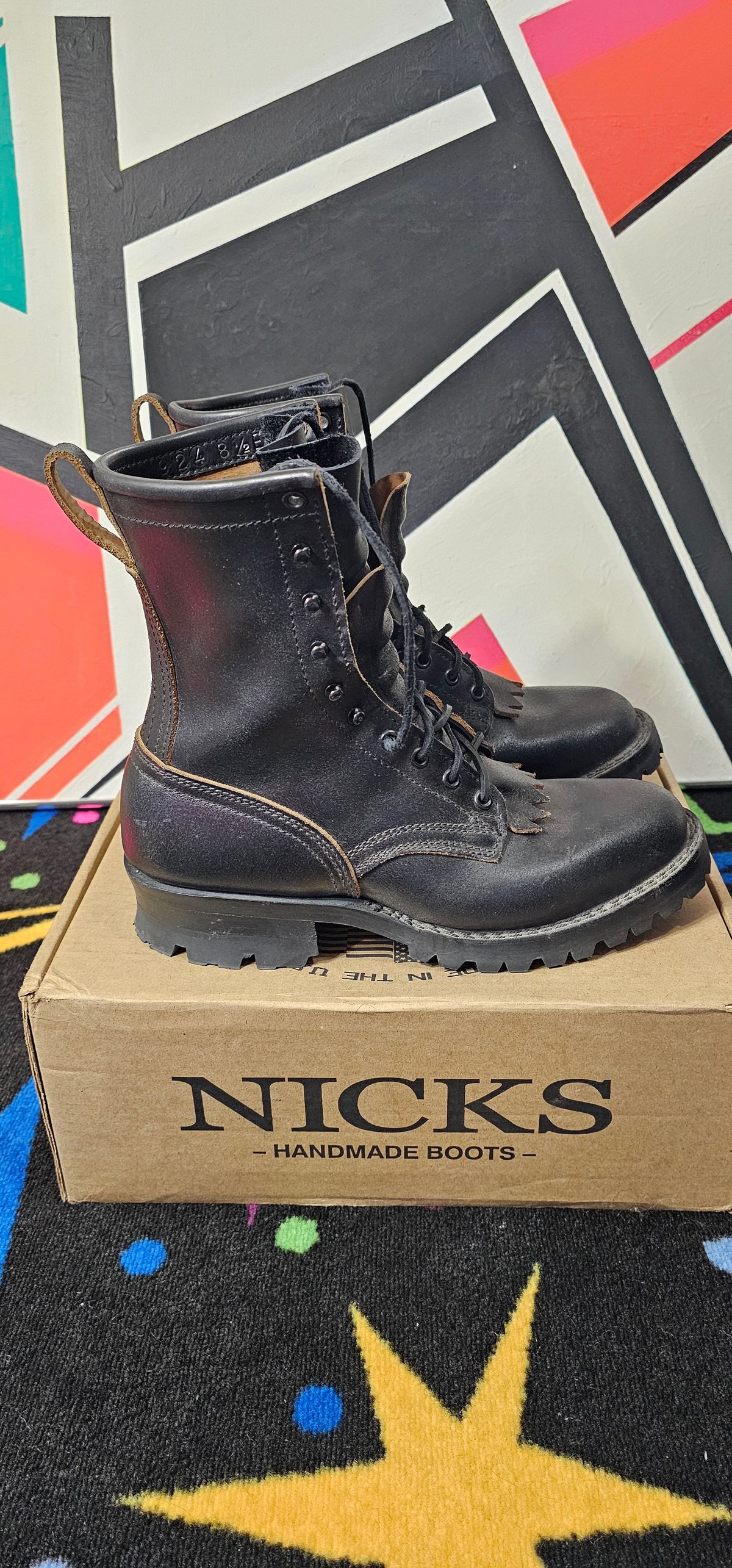 Photo by superkirbz13 on January 5, 2025 of the Nicks MTO in Horween Black Waxed Flesh.