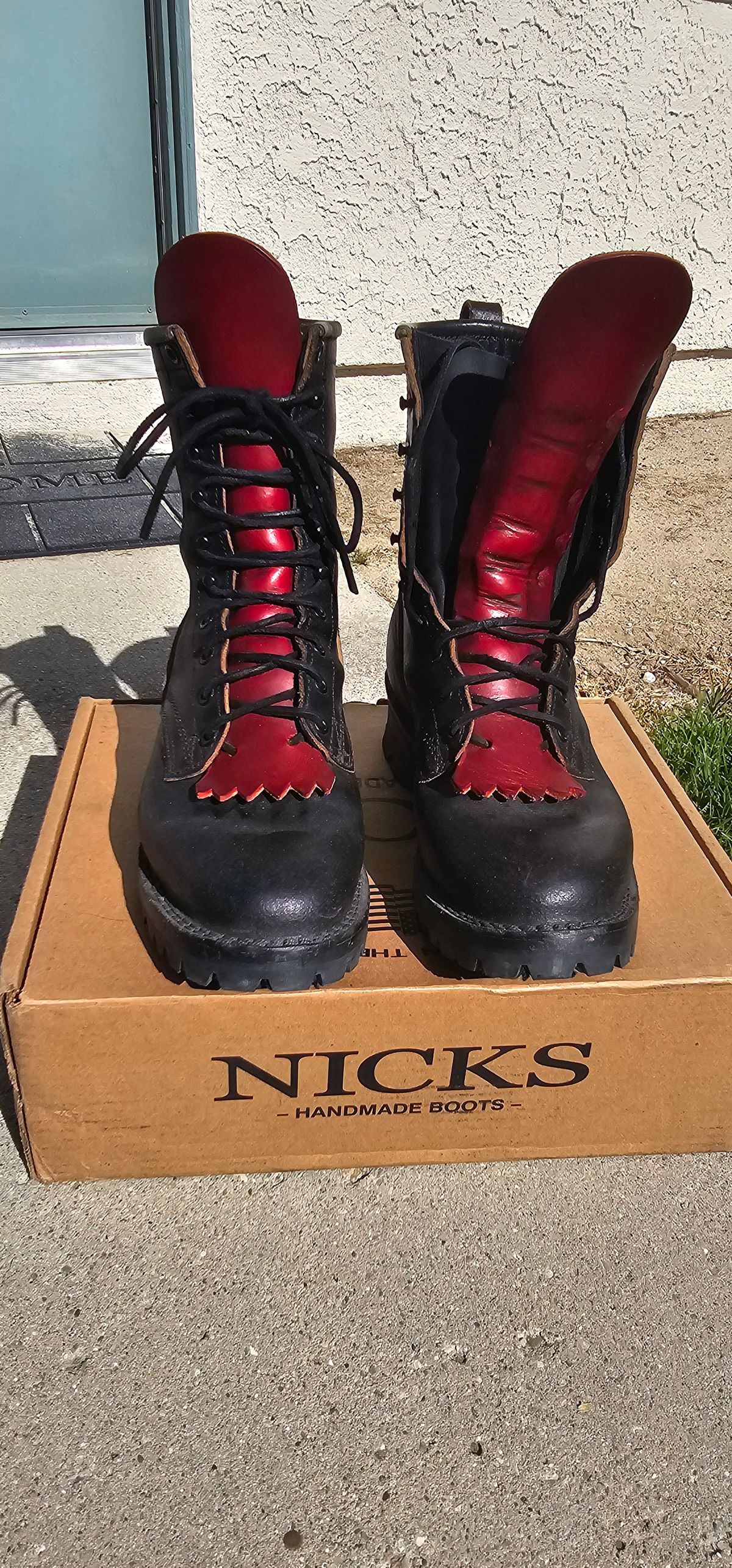 Photo by superkirbz13 on April 4, 2025 of the Nicks MTO in Horween Black Waxed Flesh.