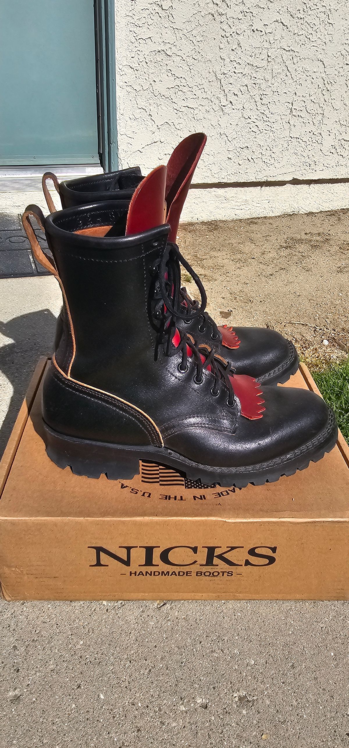 Photo by superkirbz13 on April 4, 2025 of the Nicks MTO in Horween Black Waxed Flesh.