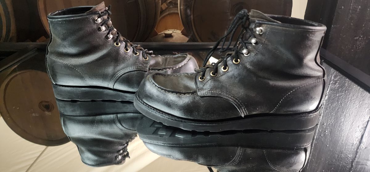 Photo by Phil_ejac on December 9, 2024 of the Red Wing 6-Inch Classic Moc in S.B. Foot Slate Muleskinner.