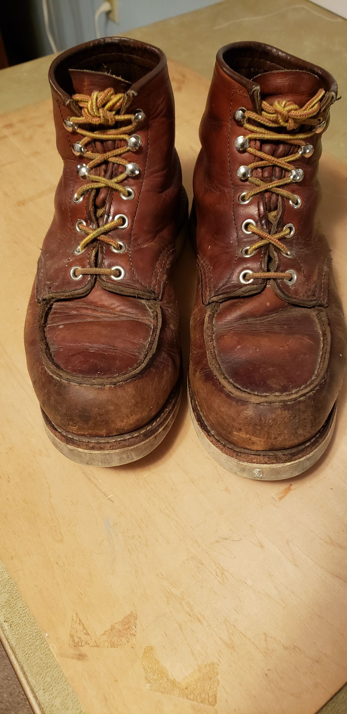 Photo by Phil_ejac on October 19, 2021 of the Red Wing 6-Inch Classic Moc in S.B. Foot Oro Legacy.