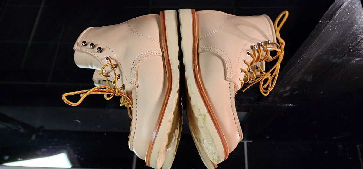 Photo by Phil_ejac on November 1, 2024 of the KIND TENDER Moctoe Boots in Italian Veg-Tanned Leather.