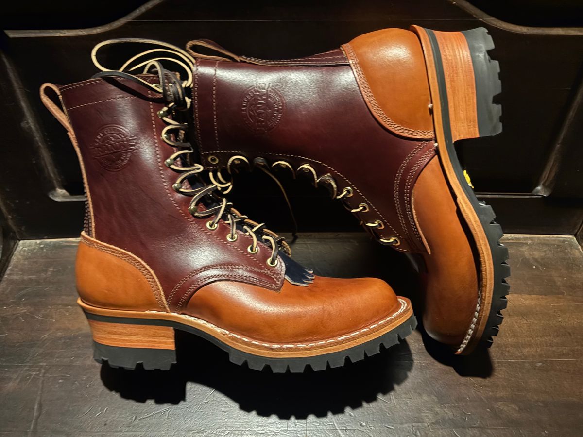 Photo by redmarengo on September 30, 2025 of the Frank's Boots Front Range in Wickett & Craig Chestnut Oiled Latigo & Wickett & Craig Tan Oiled Latigo & Wickett & Craig Navy Traditional Harness.
