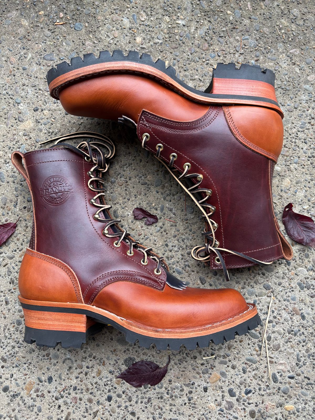 Photo by redmarengo on October 1, 2025 of the Frank's Boots Front Range in Wickett & Craig Chestnut Oiled Latigo & Wickett & Craig Tan Oiled Latigo & Wickett & Craig Navy Traditional Harness.