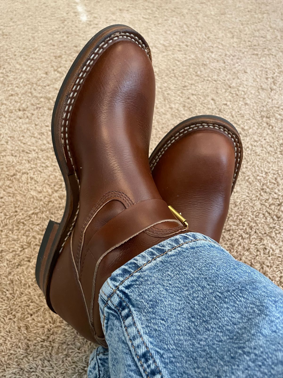 Photo by GTOby04 on November 30, 2025 of the White's Cykel 10” in Horween British Tan Chromexcel.