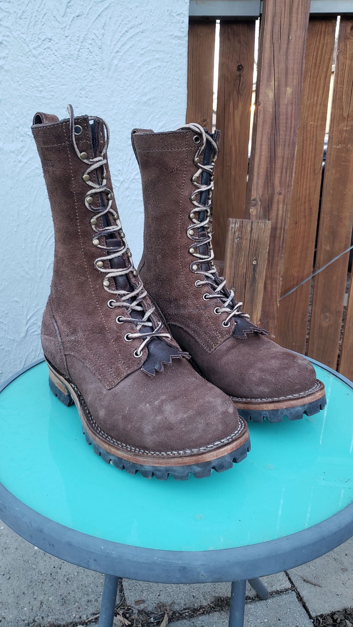 Photo by ThiccBilly on February 25, 2024 of the Drew's Boots 10-inch Logger in Brown Roughout.