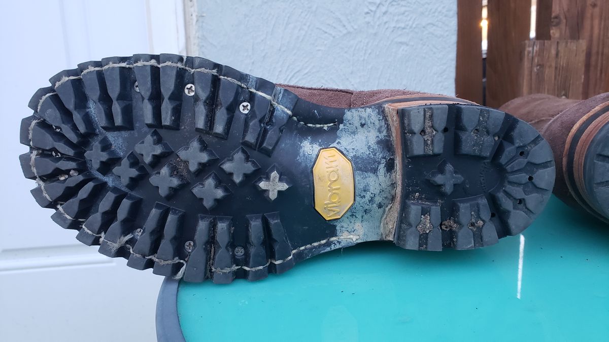 Photo by ThiccBilly on February 25, 2024 of the Drew's Boots 10-inch Logger in Brown Roughout.
