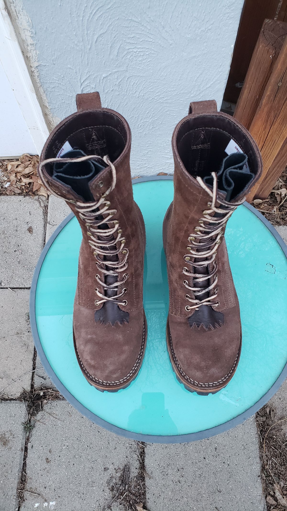 Photo by ThiccBilly on February 25, 2024 of the Drew's Boots 10-inch Logger in Brown Roughout.