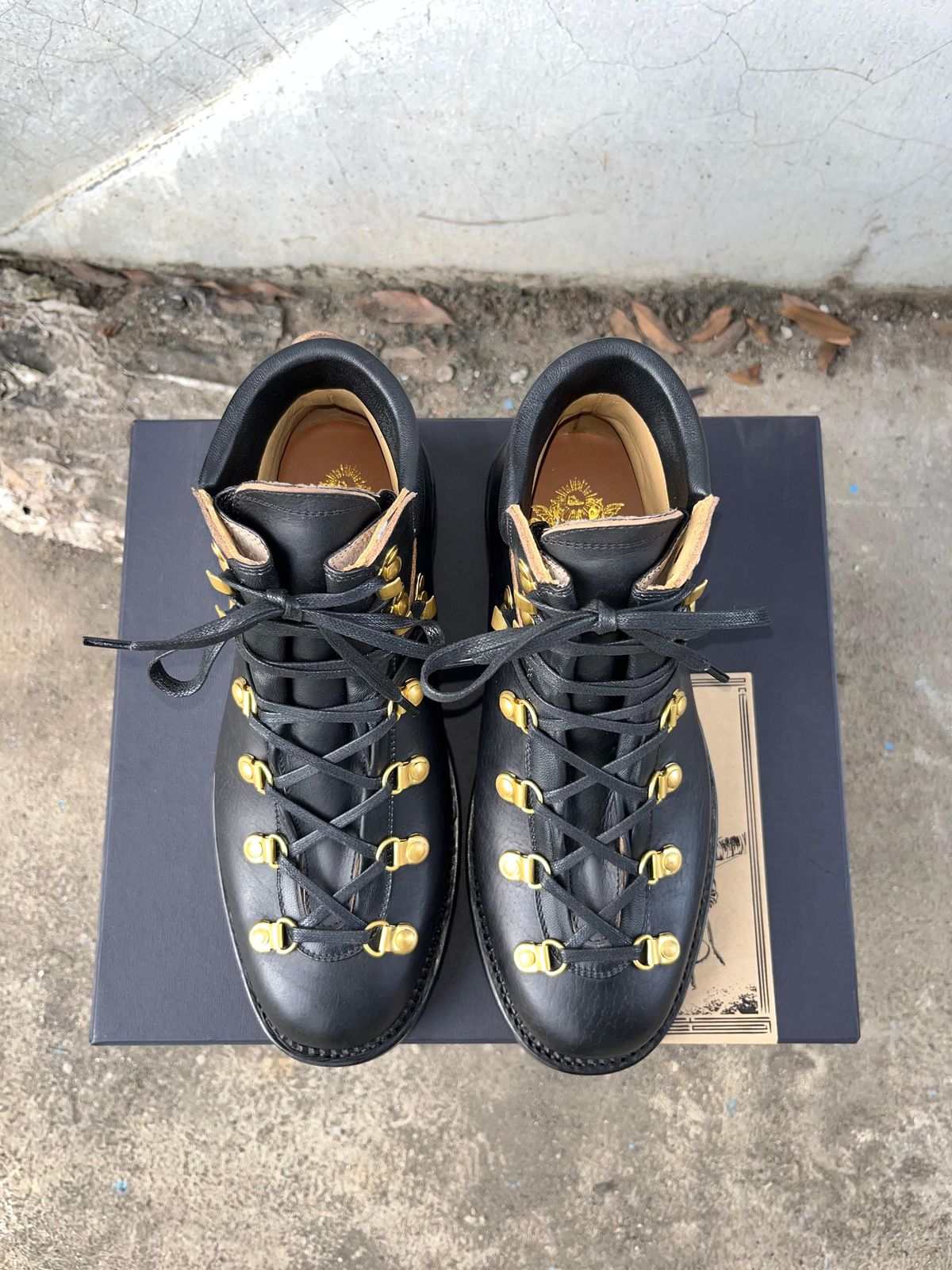 Photo by iqbal.ibos on October 6, 2025 of the Sagara Trailmaster in Arborwax Blackrust.