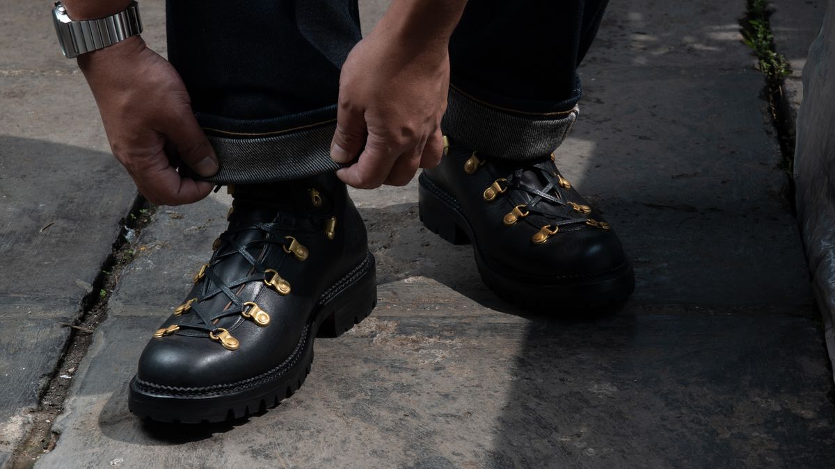 Photo by iqbal.ibos on November 2, 2025 of the Sagara Trailmaster in Arborwax Blackrust.