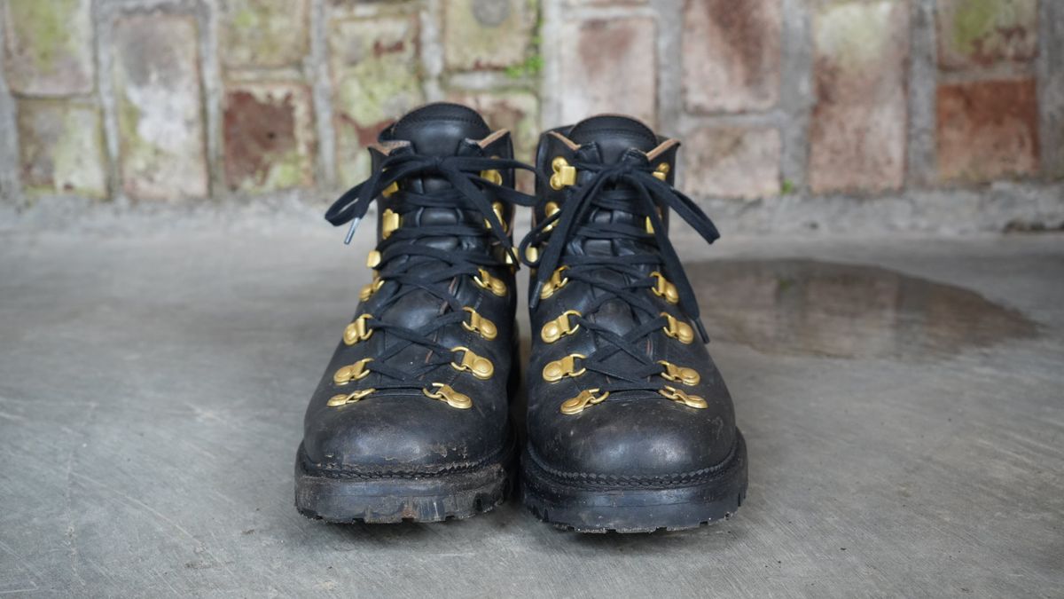 Photo by iqbal.ibos on December 6, 2025 of the Sagara Trailmaster in Arborwax Blackrust.