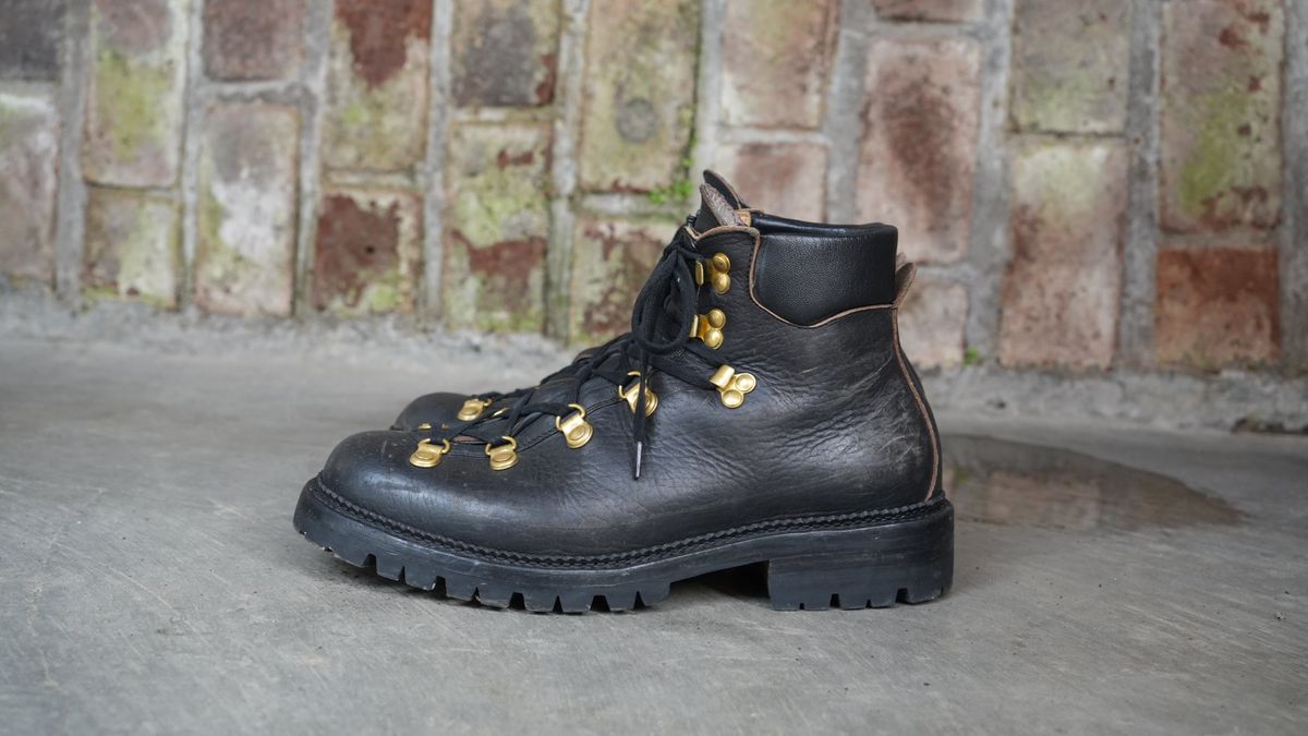 Photo by iqbal.ibos on December 6, 2025 of the Sagara Trailmaster in Arborwax Blackrust.