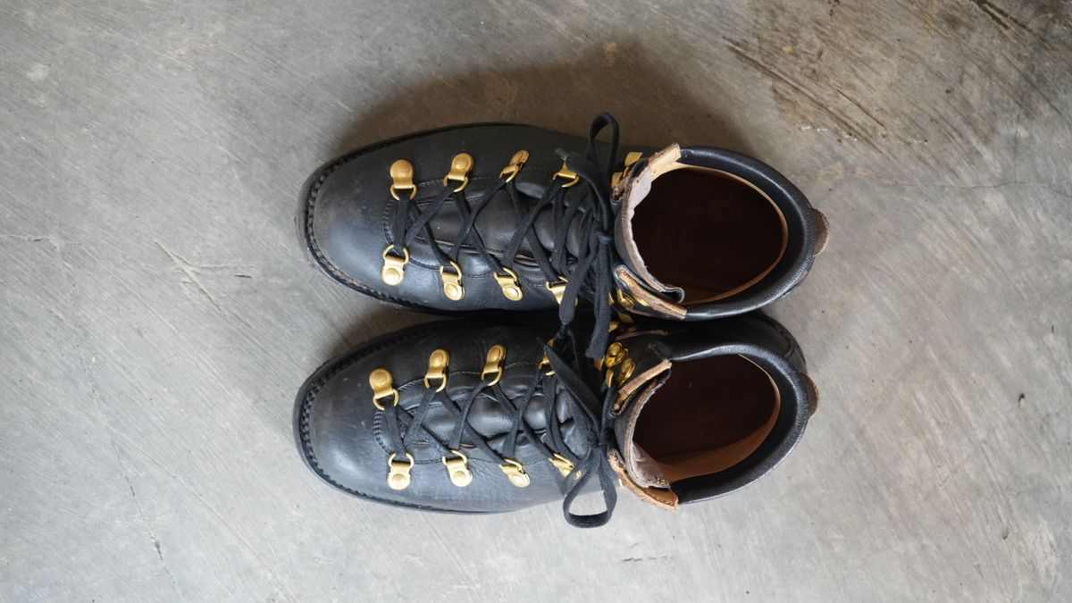 Photo by iqbal.ibos on December 6, 2025 of the Sagara Trailmaster in Arborwax Blackrust.