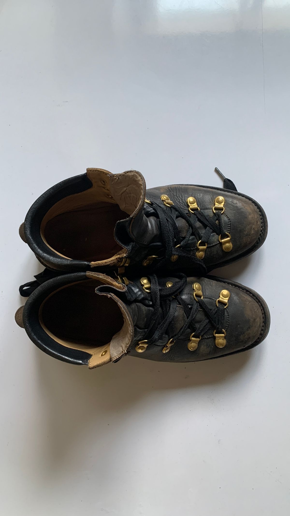 Photo by iqbal.ibos on April 6, 2026 of the Sagara Trailmaster in Arborwax Blackrust.