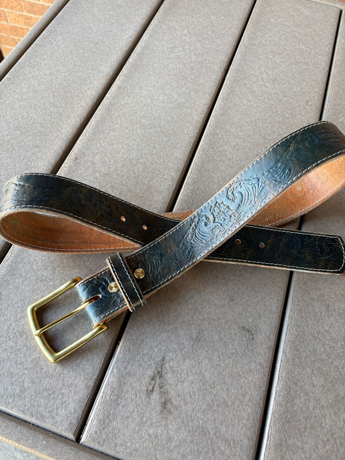 Photo by kablamb11 on March 1, 2026 of the Harker Leatherworks Squall Belt in Marbled Blue Overdyed Wickett and Craig Bridle.
