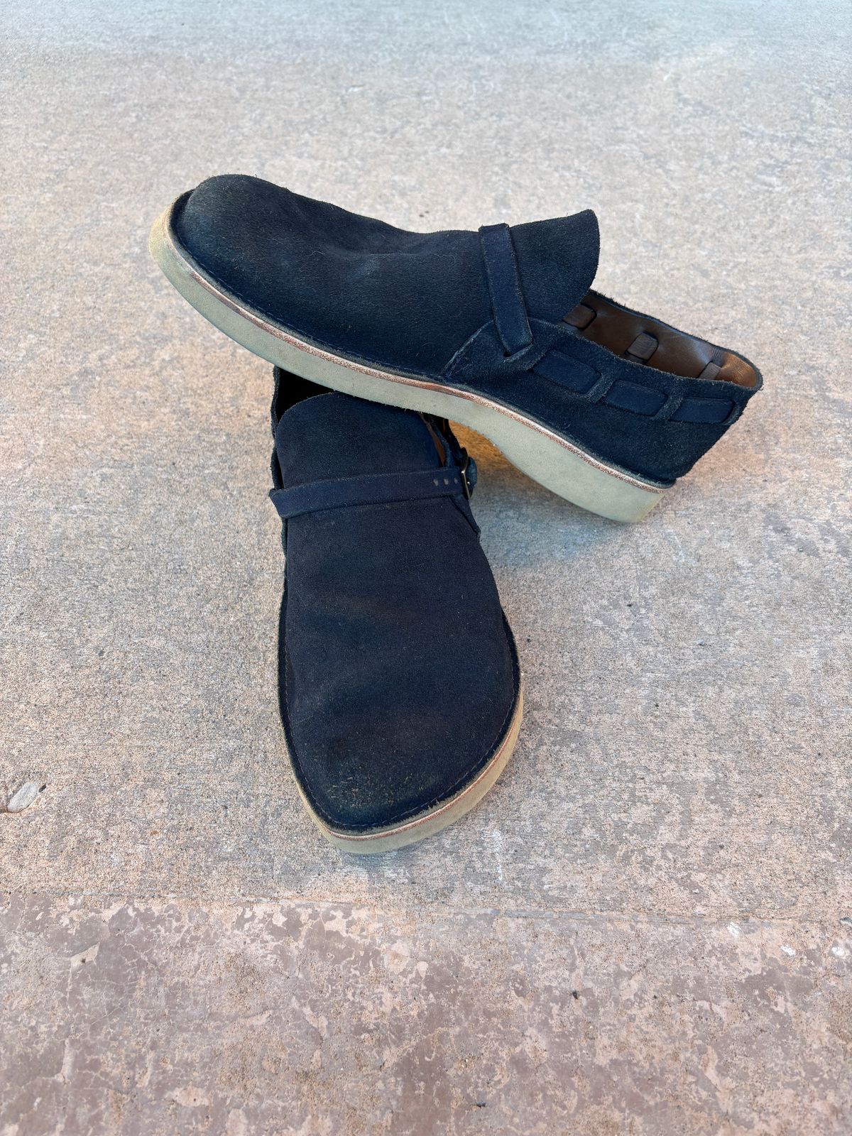 Photo by kablamb11 on October 1, 2025 of the Oak Street Bootmakers Country Loafer in Horween Natural Indigo Chromexcel Roughout.