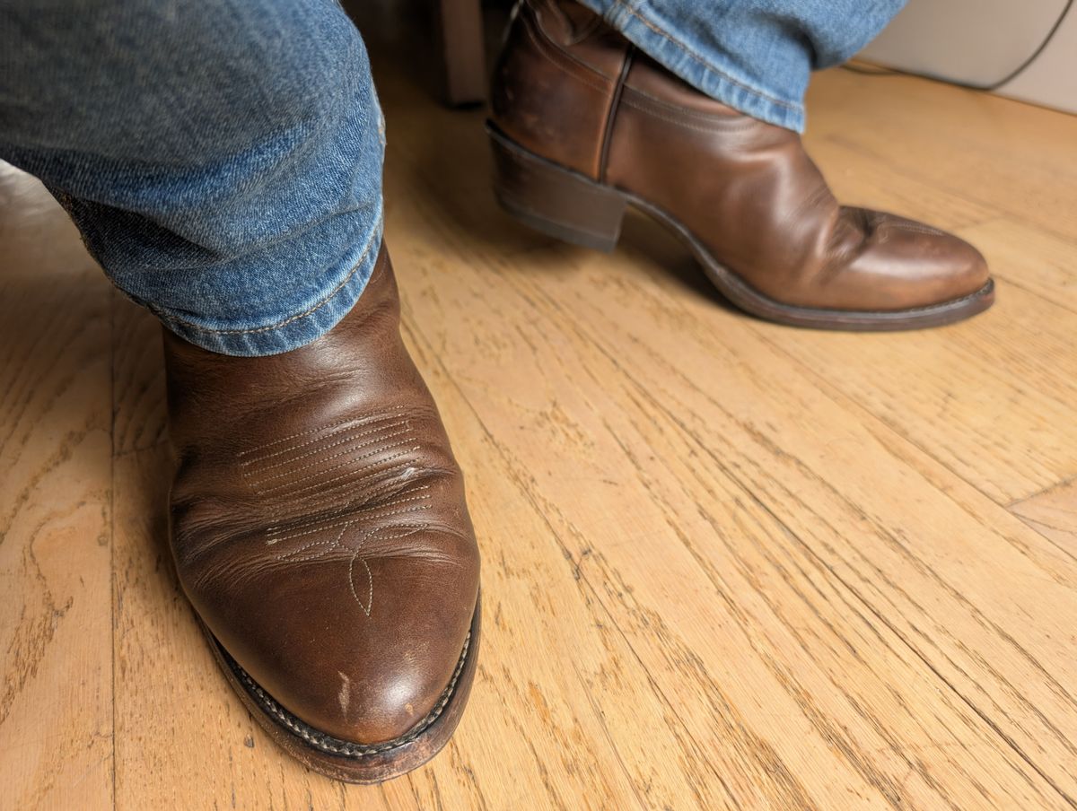 Photo by alkemest on August 20, 2025 of the Tony Lama Vintage 80s Tony Lamas in Unknown Leather.
