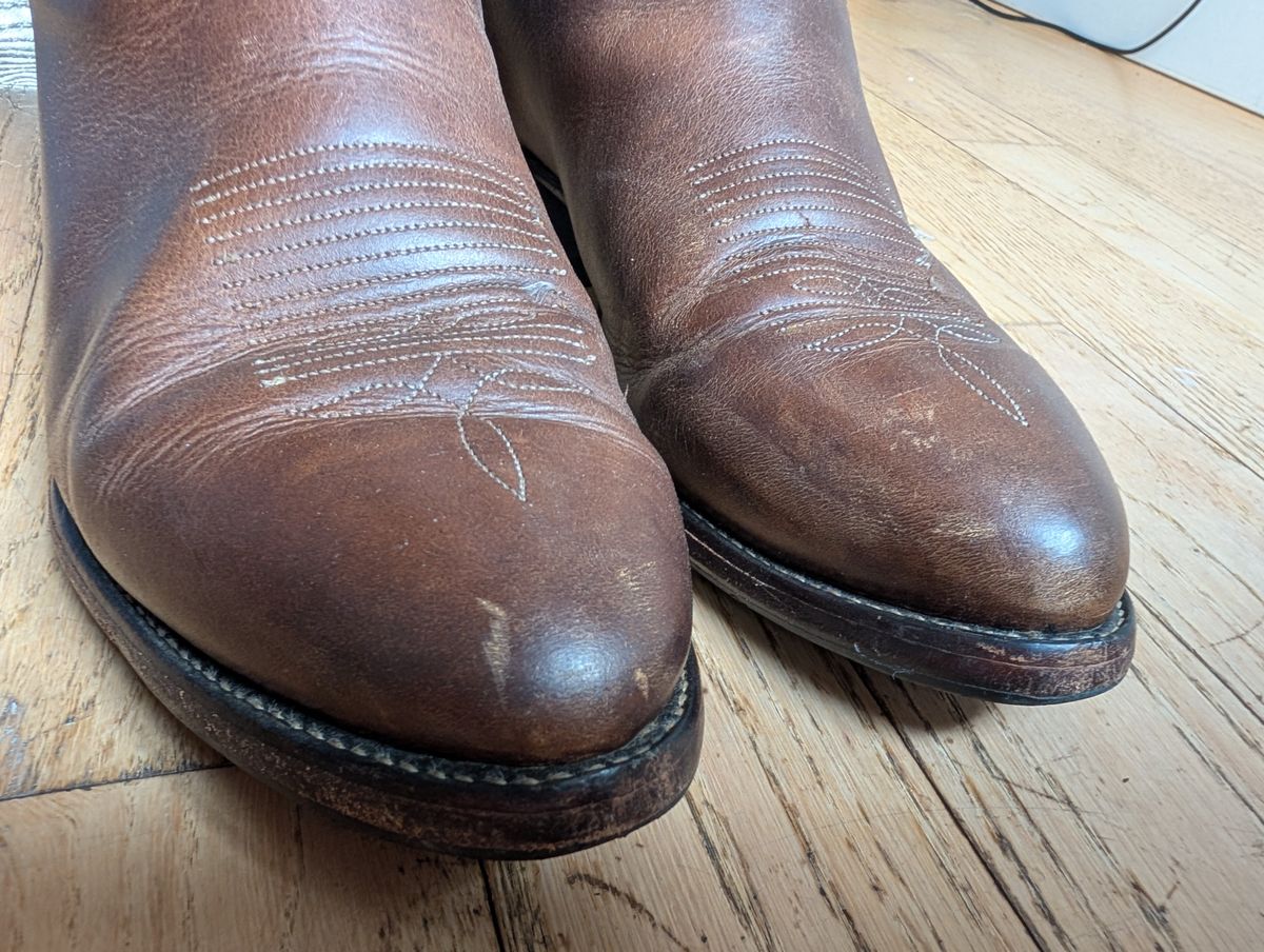 Photo by alkemest on August 20, 2025 of the Tony Lama Vintage 80s Tony Lamas in Unknown Leather.