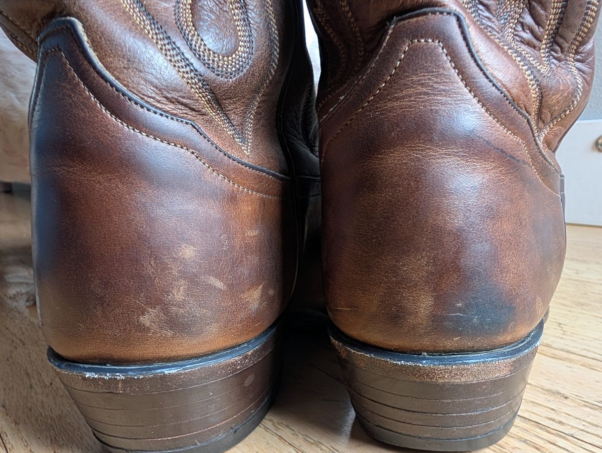 Photo by alkemest on August 20, 2025 of the Tony Lama Vintage 80s Tony Lamas in Unknown Leather.