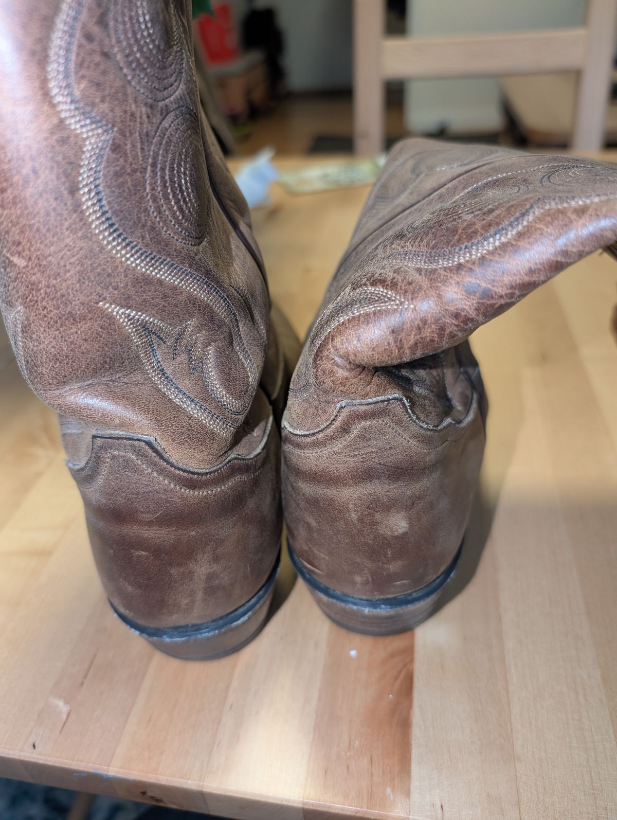 Photo by alkemest on March 23, 2025 of the Tony Lama Vintage 80s Tony Lamas in Unknown Leather.